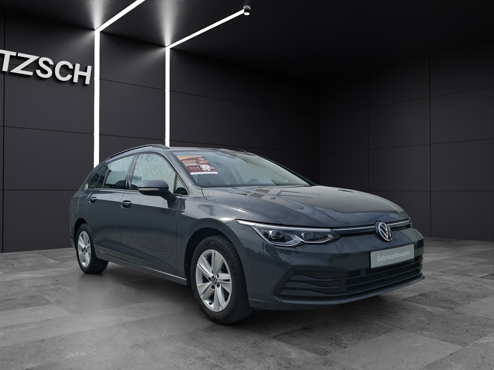 Fahrzeugabbildung Volkswagen Golf VIII Variant eTSI Life DSG LED+ Navi STHZ ACC PDC SHZ