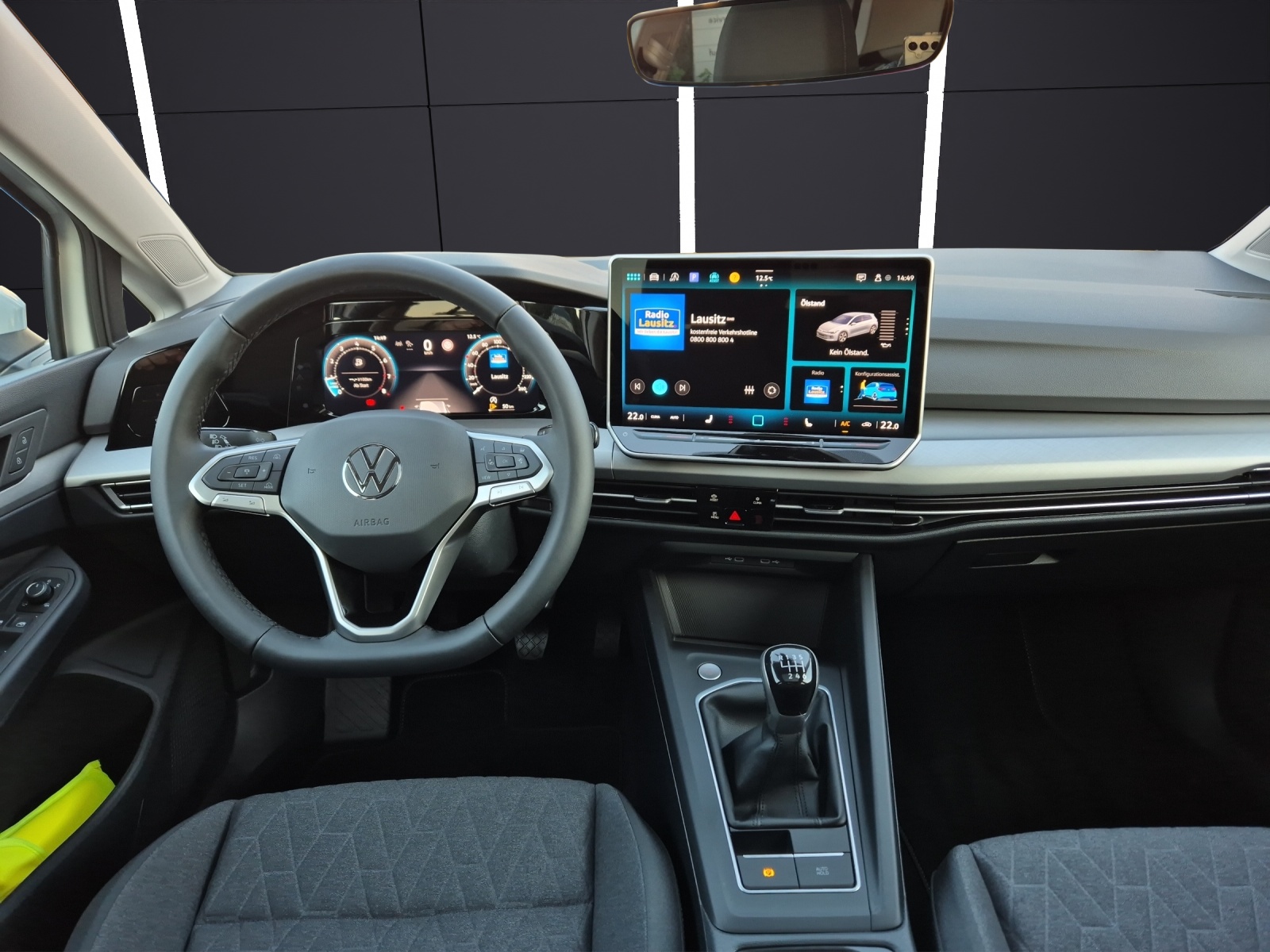 Fahrzeugabbildung Volkswagen Golf VIII Life TSI LED ACC AHK PANO SHZ