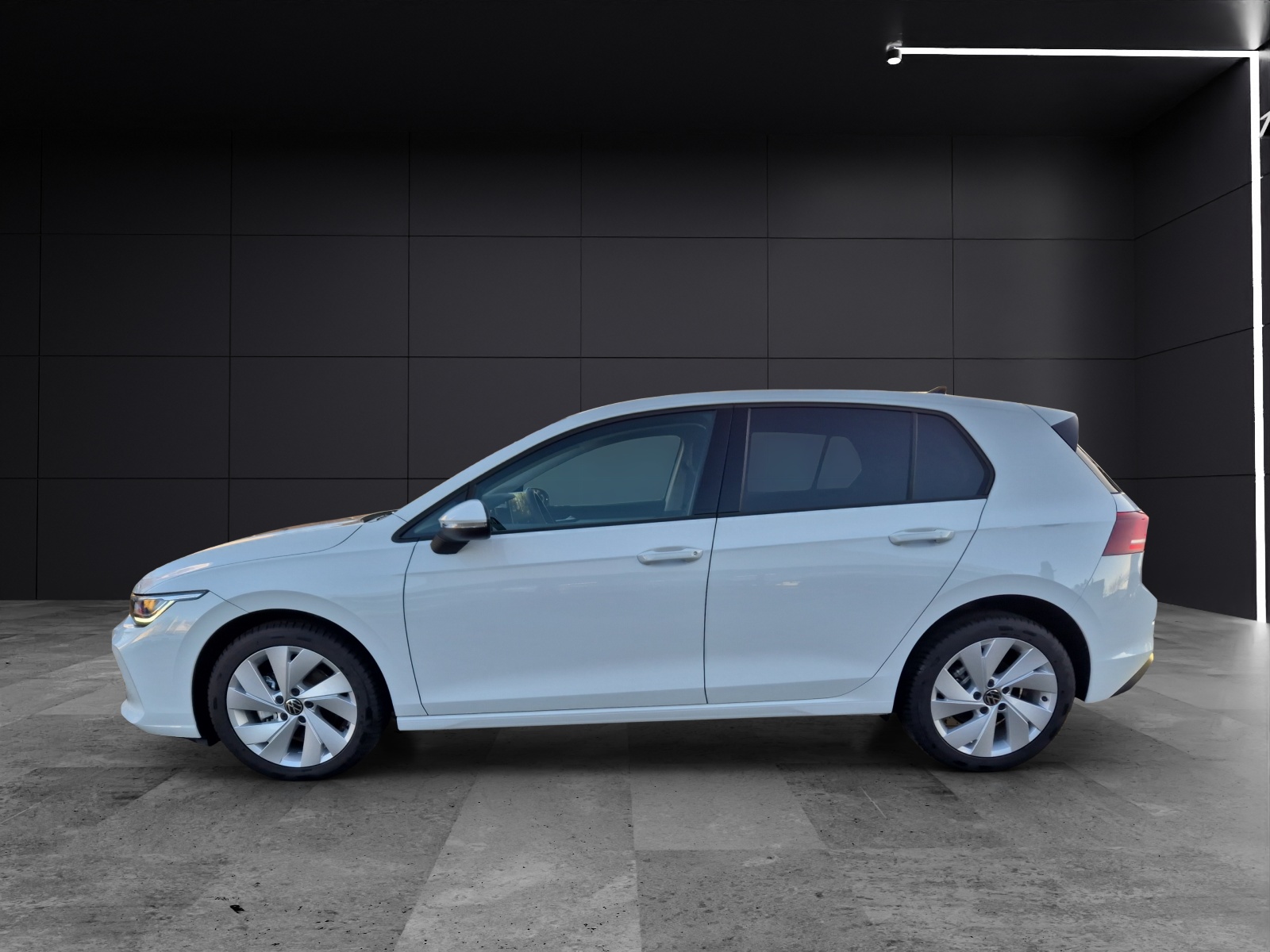 Fahrzeugabbildung Volkswagen Golf VIII Life TSI LED ACC AHK PANO SHZ