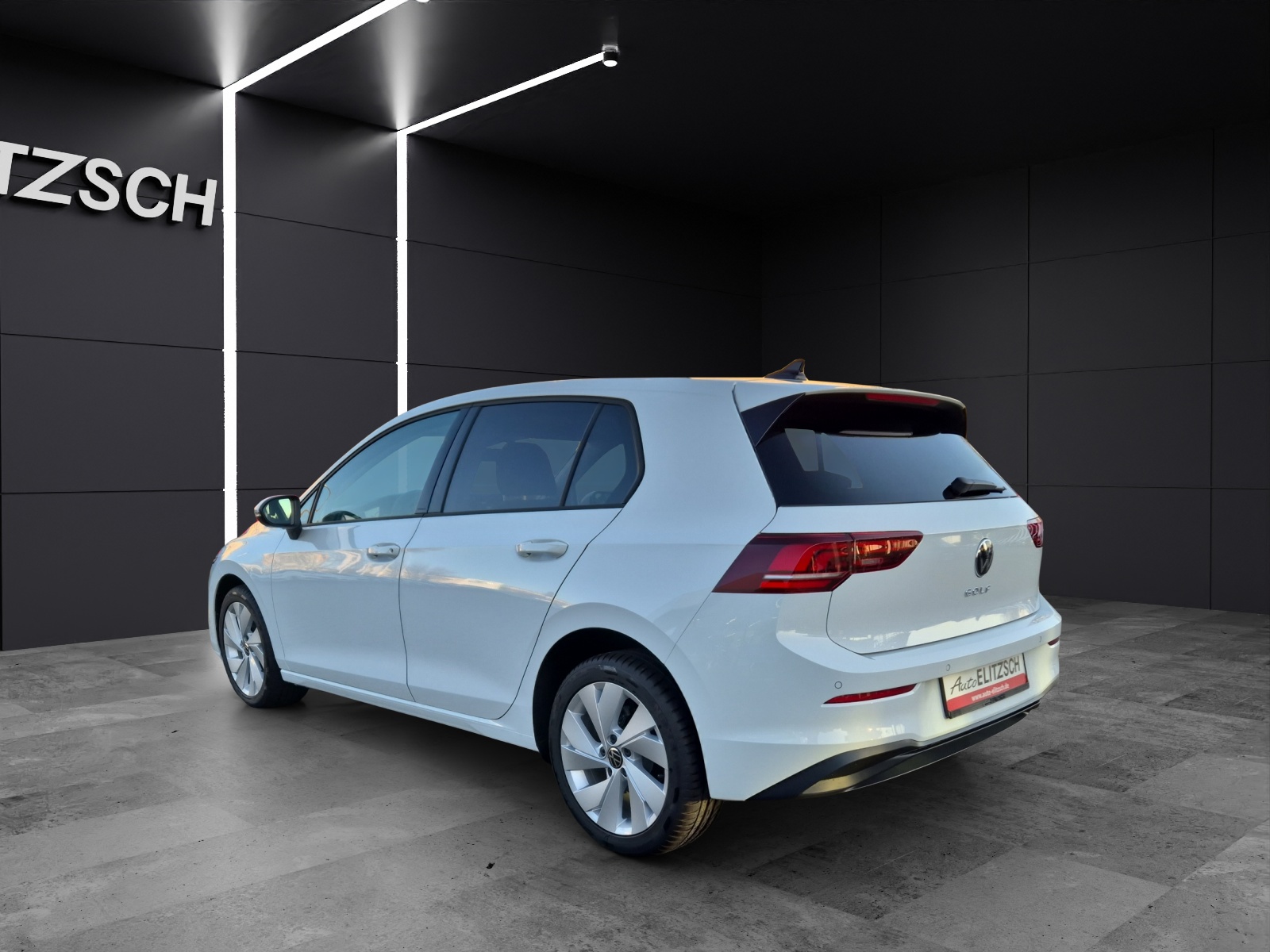 Fahrzeugabbildung Volkswagen Golf VIII Life TSI LED ACC AHK PANO SHZ