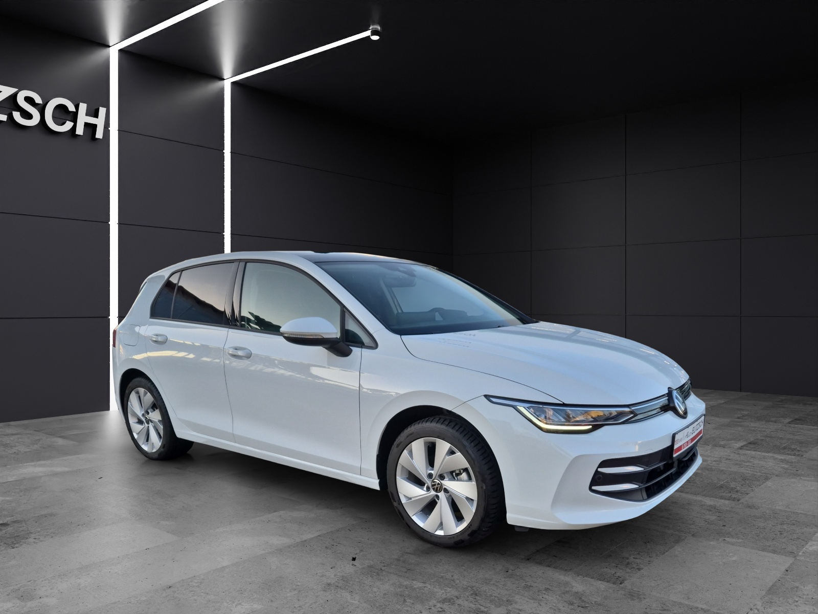 Fahrzeugabbildung Volkswagen Golf VIII Life TSI LED ACC AHK PANO SHZ