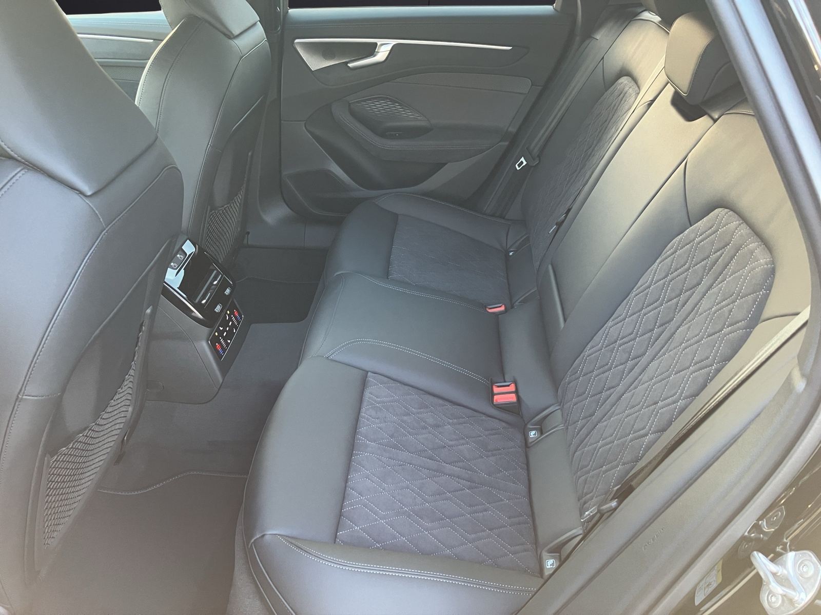 Fahrzeugabbildung Audi A6 Avant 3.0 TFSI quattro 270 kW edition one