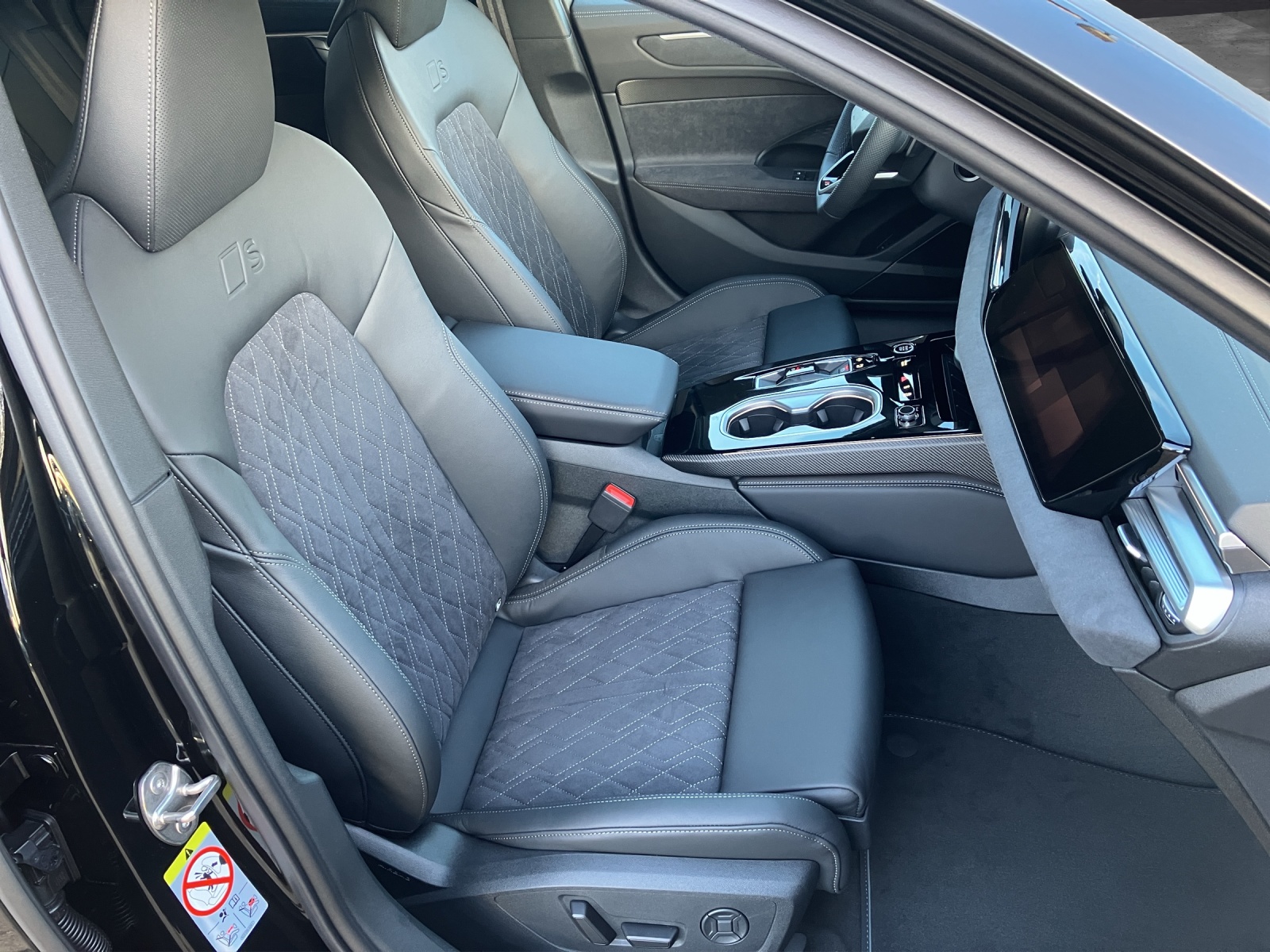 Fahrzeugabbildung Audi A6 Avant 3.0 TFSI quattro 270 kW edition one