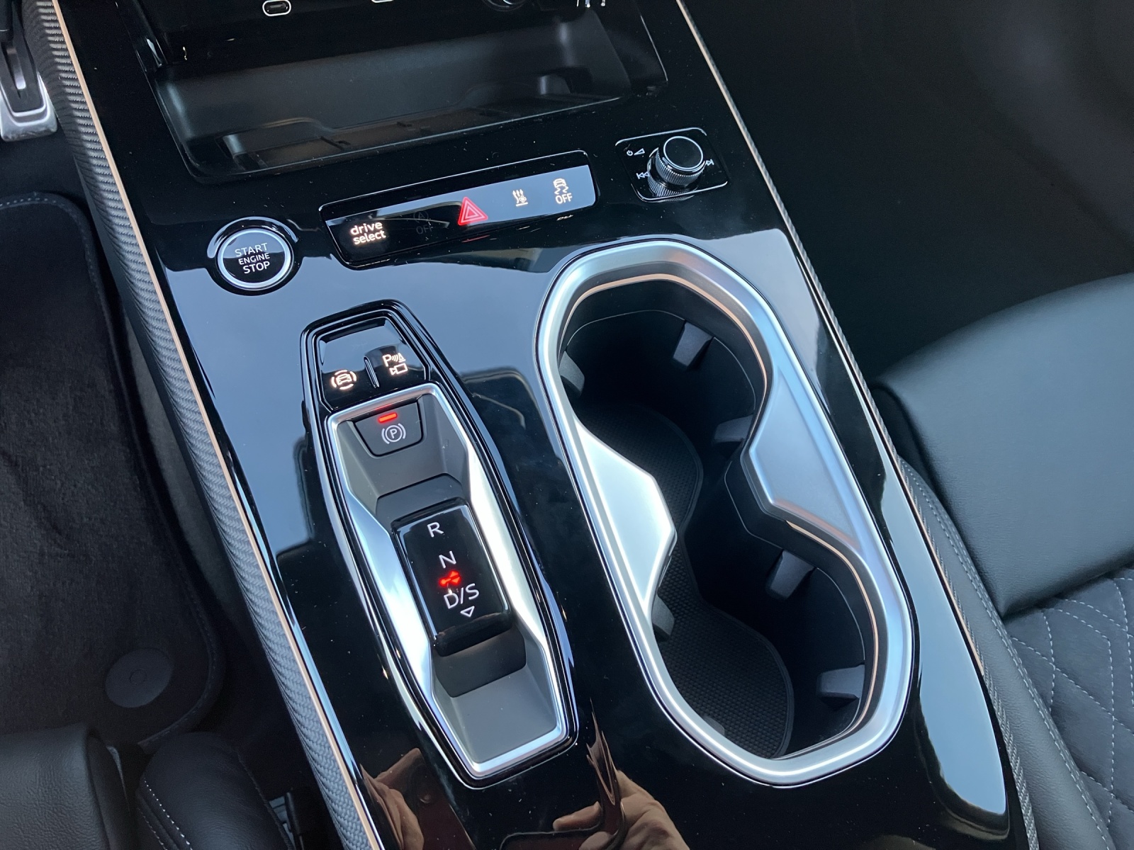 Fahrzeugabbildung Audi A6 Avant 3.0 TFSI quattro 270 kW edition one