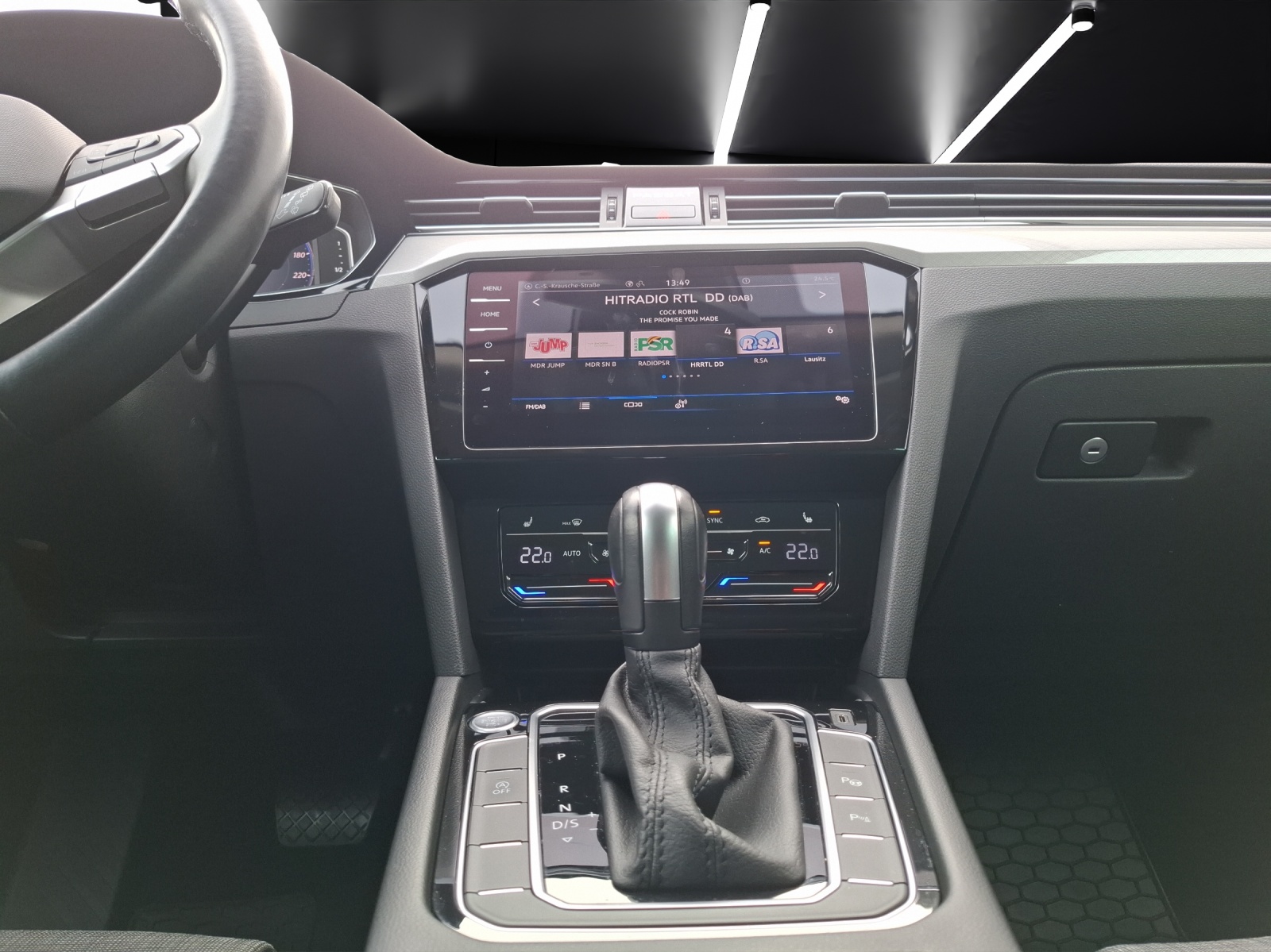 Fahrzeugabbildung Volkswagen Passat Variant TDI Business DSG LED AHK Navi AID ACC RFK SH