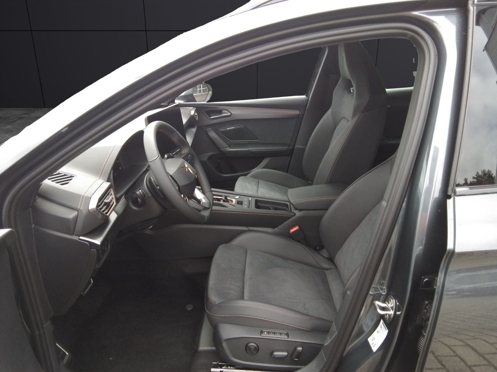 Fahrzeugabbildung CUPRA Leon Sportstourer 1.5 eTSI DSG PANO ACC LED KAMERA