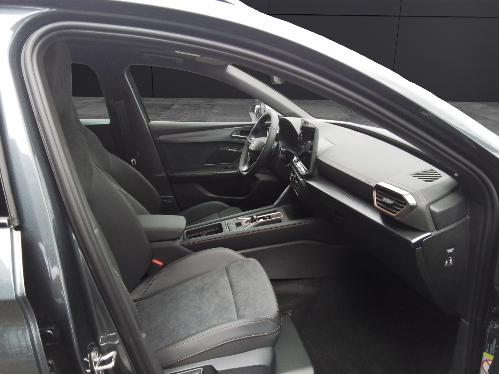 Fahrzeugabbildung CUPRA Leon Sportstourer 1.5 eTSI DSG PANO ACC LED KAMERA