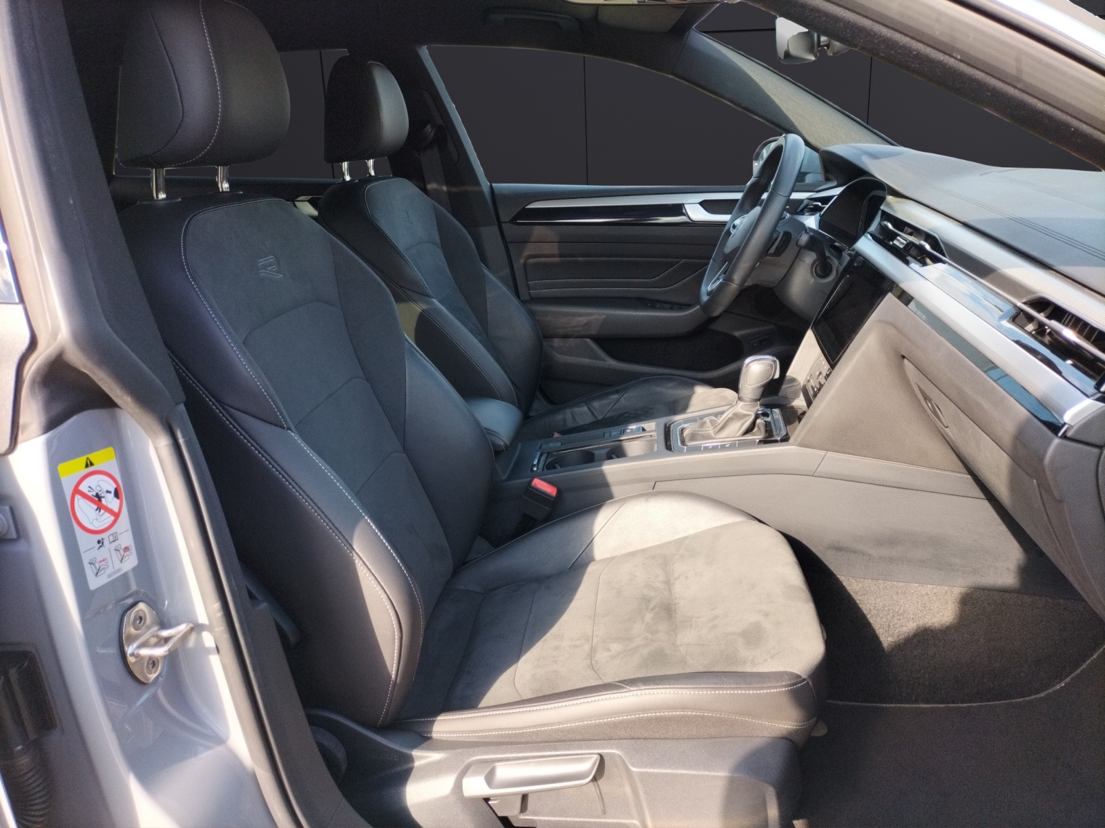 Fahrzeugabbildung Volkswagen Arteon SB R-Line TSI 4M DSG IQ.Light ACC 19