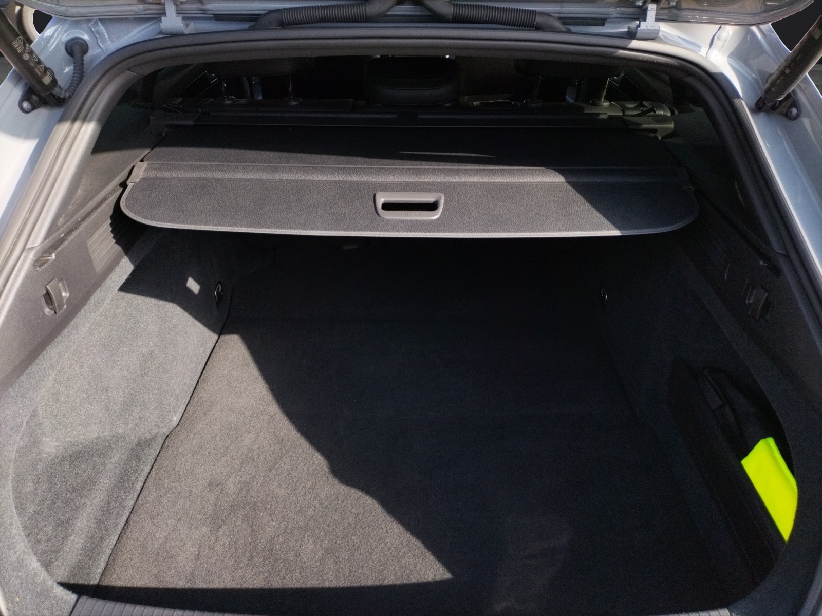 Fahrzeugabbildung Volkswagen Arteon SB R-Line TSI 4M DSG IQ.Light ACC 19