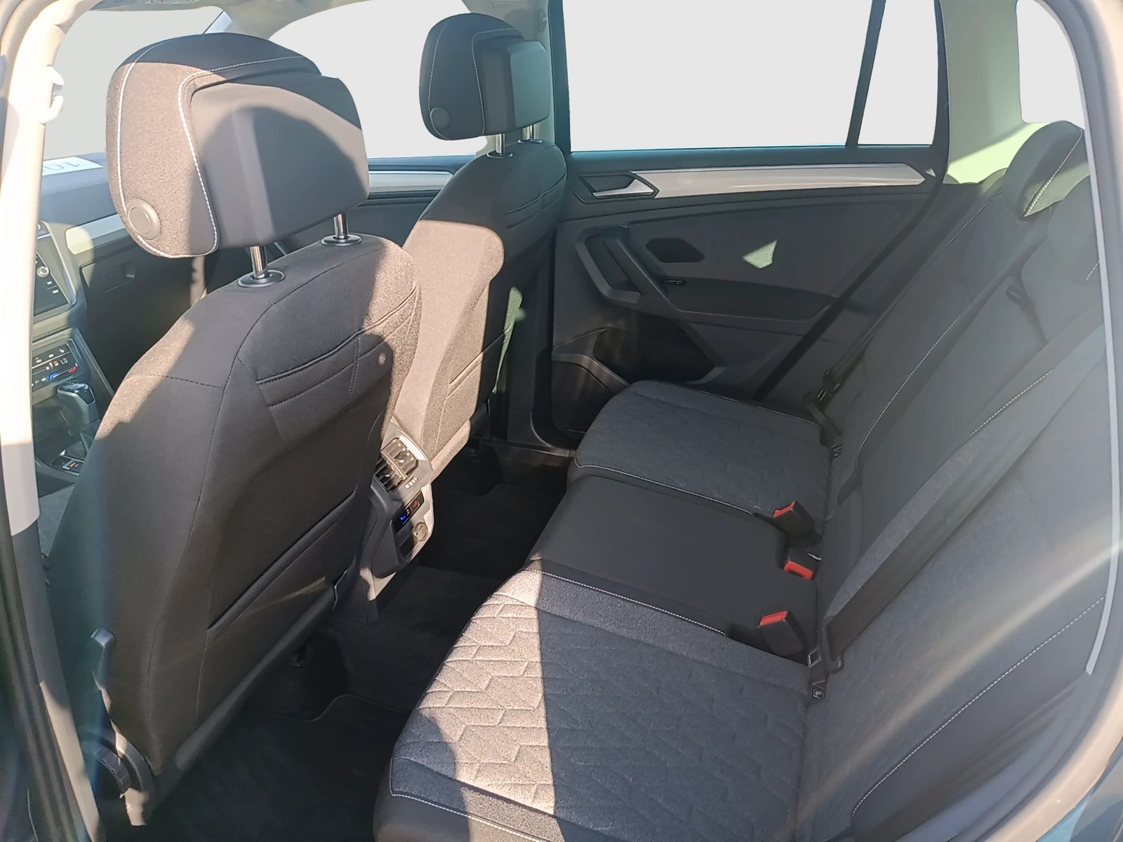 Fahrzeugabbildung Volkswagen Tiguan TSI Move DSG Matrix Navi AID ACC RFK SH