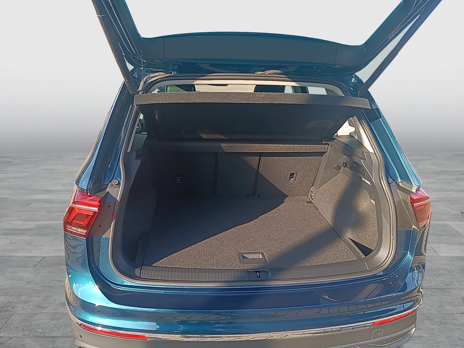 Fahrzeugabbildung Volkswagen Tiguan TSI Move DSG Matrix Navi AID ACC RFK SH