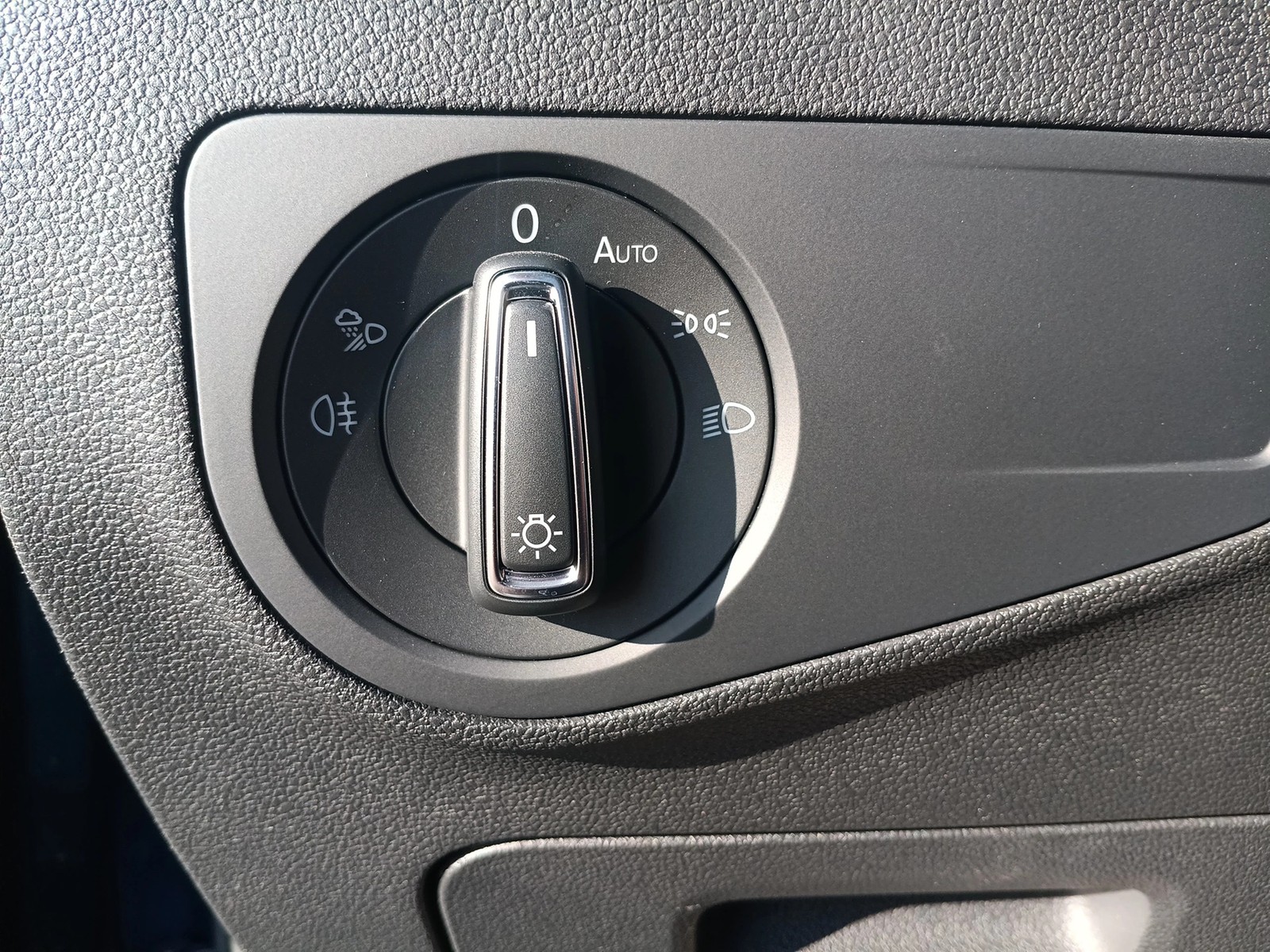 Fahrzeugabbildung Volkswagen Tiguan TSI Move DSG Matrix Navi AID ACC RFK SH