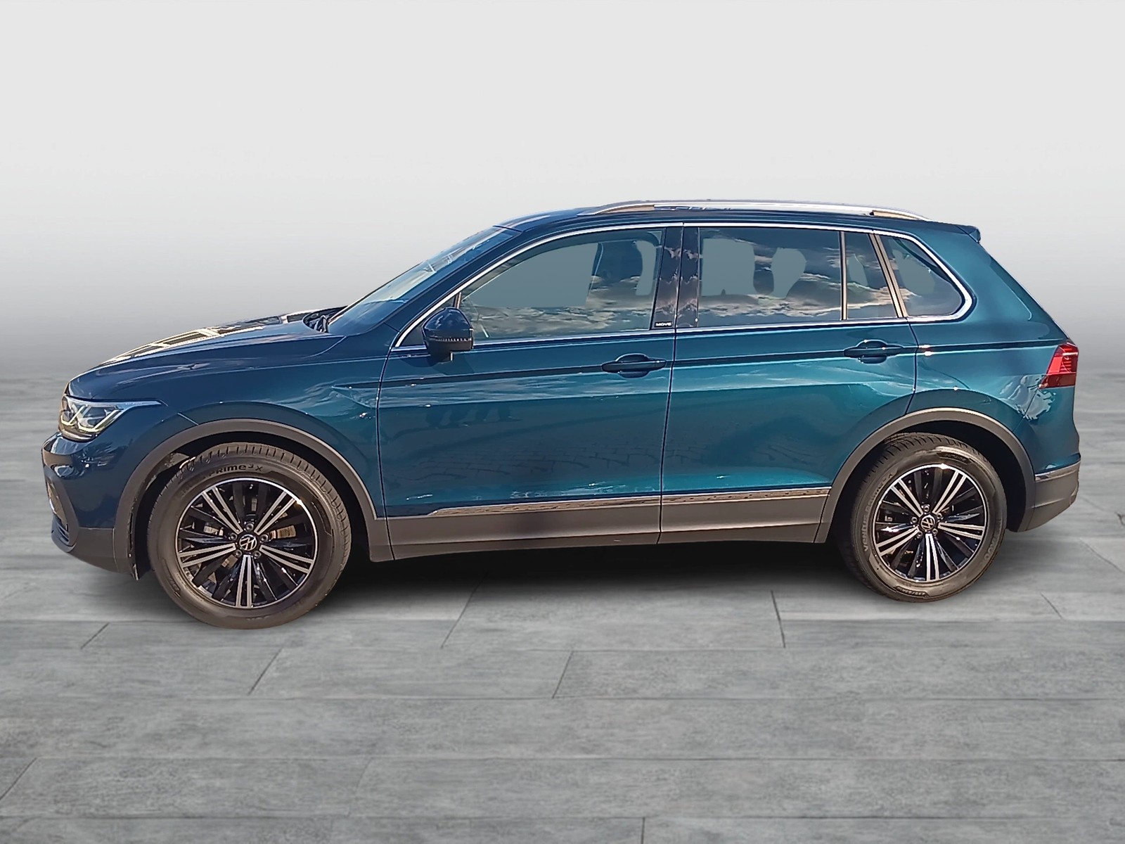 Fahrzeugabbildung Volkswagen Tiguan TSI Move DSG Matrix Navi AID ACC RFK SH