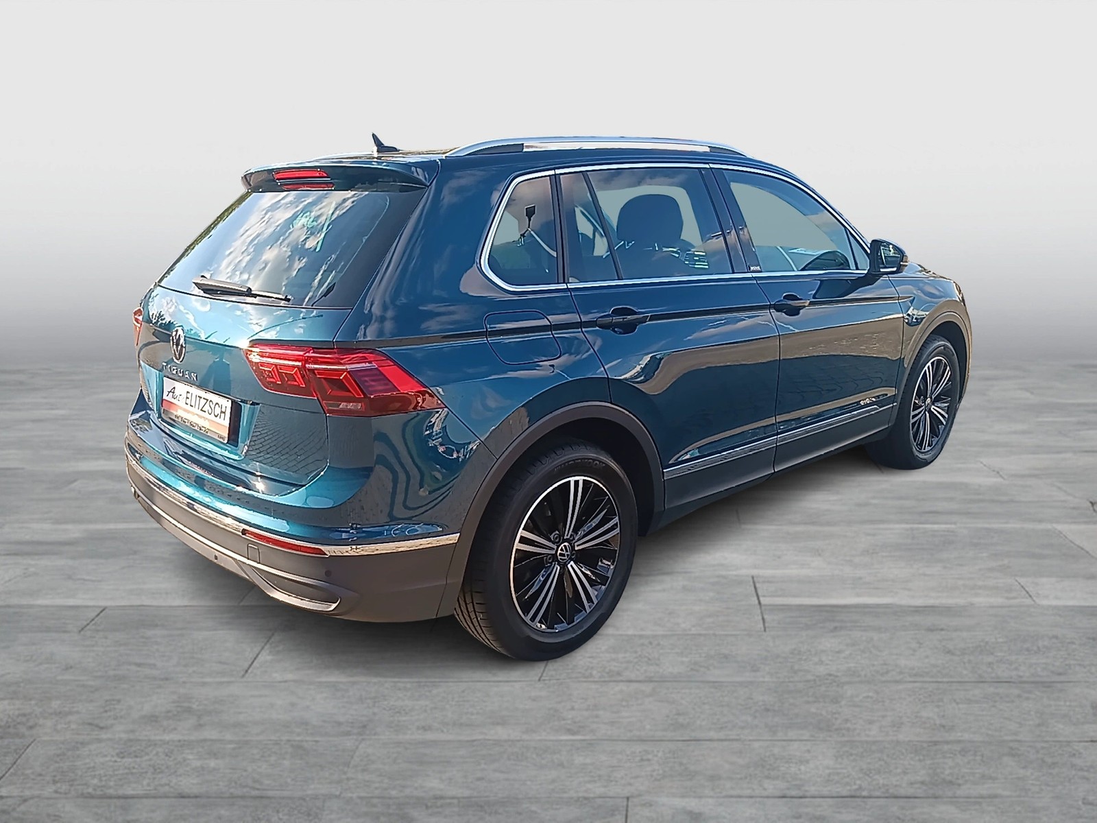 Fahrzeugabbildung Volkswagen Tiguan TSI Move DSG Matrix Navi AID ACC RFK SH