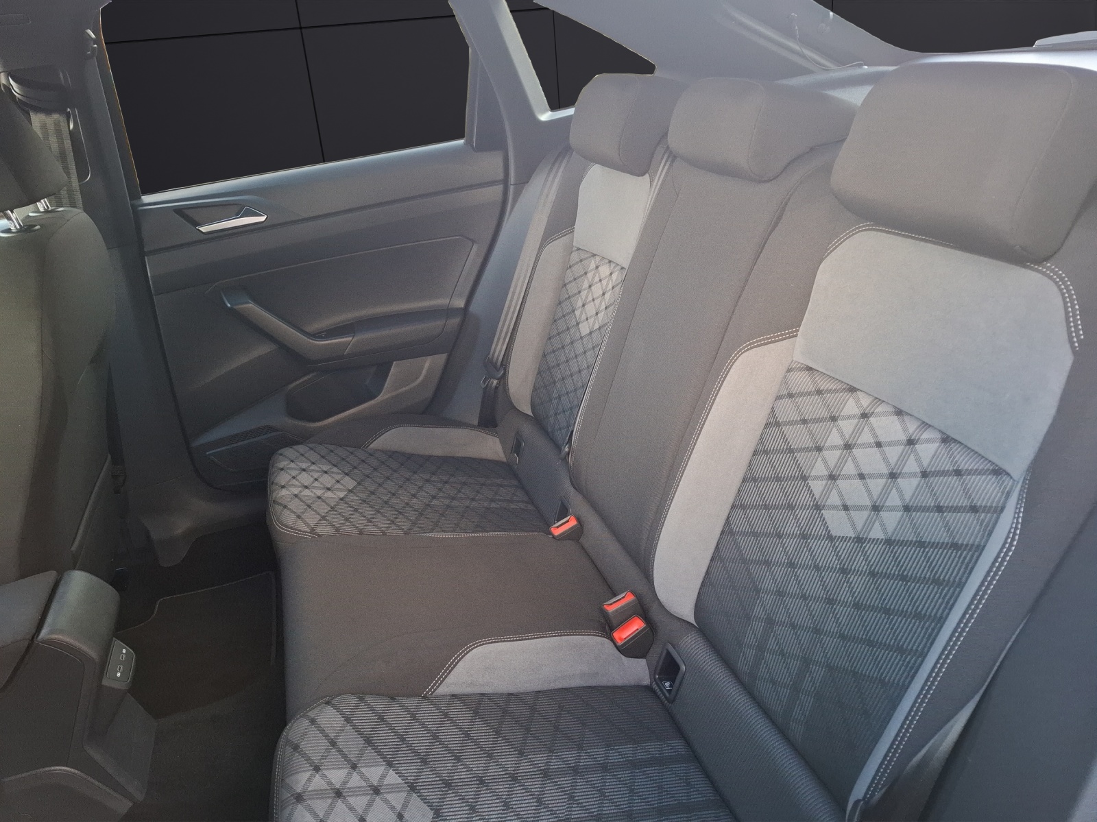Fahrzeugabbildung Volkswagen Taigo R-line DSG MATRIX ACC AID NAVI 17