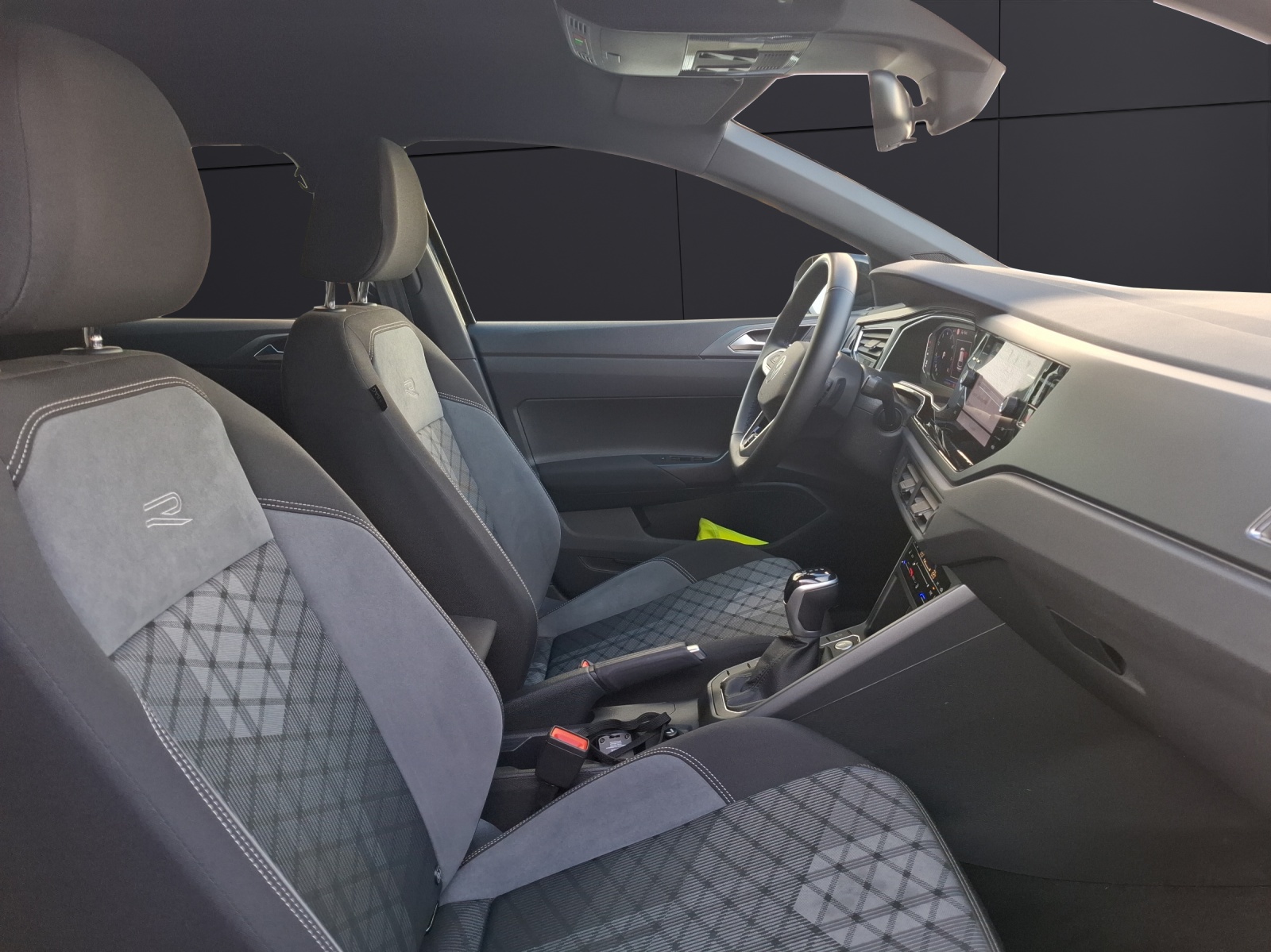 Fahrzeugabbildung Volkswagen Taigo R-line DSG MATRIX ACC AID NAVI 17