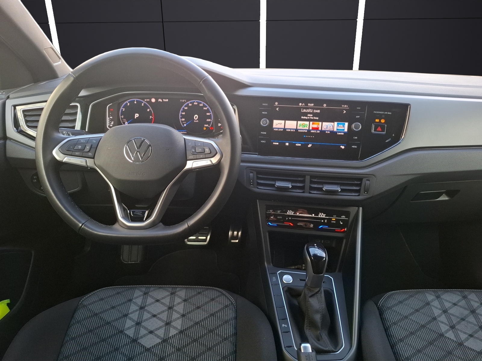 Fahrzeugabbildung Volkswagen Taigo R-line DSG MATRIX ACC AID NAVI 17