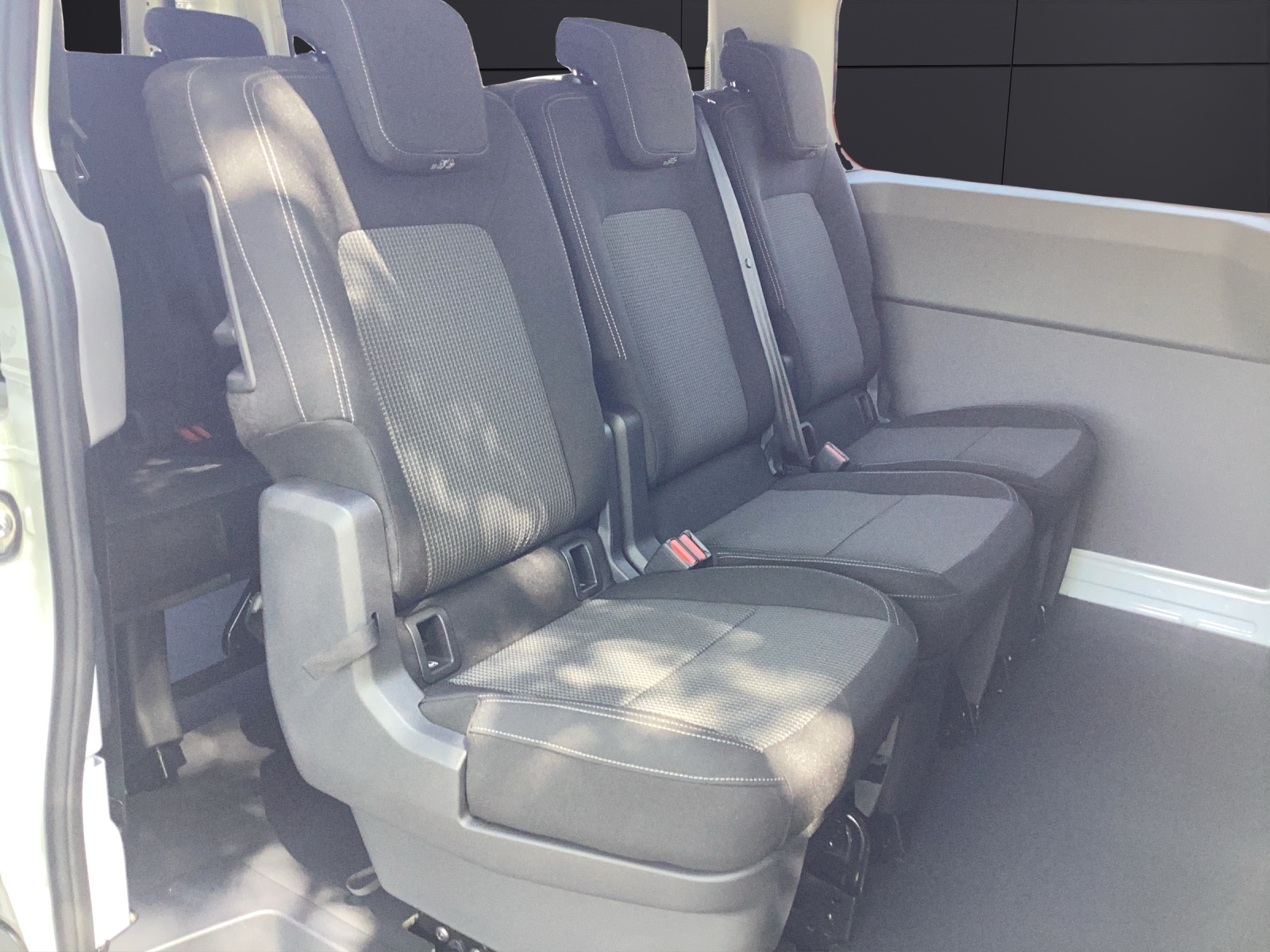 Fahrzeugabbildung Volkswagen T7 Transporter Kombi TDI 110 kW LR AHK KLIMA ASSISTENZP. PLUS
