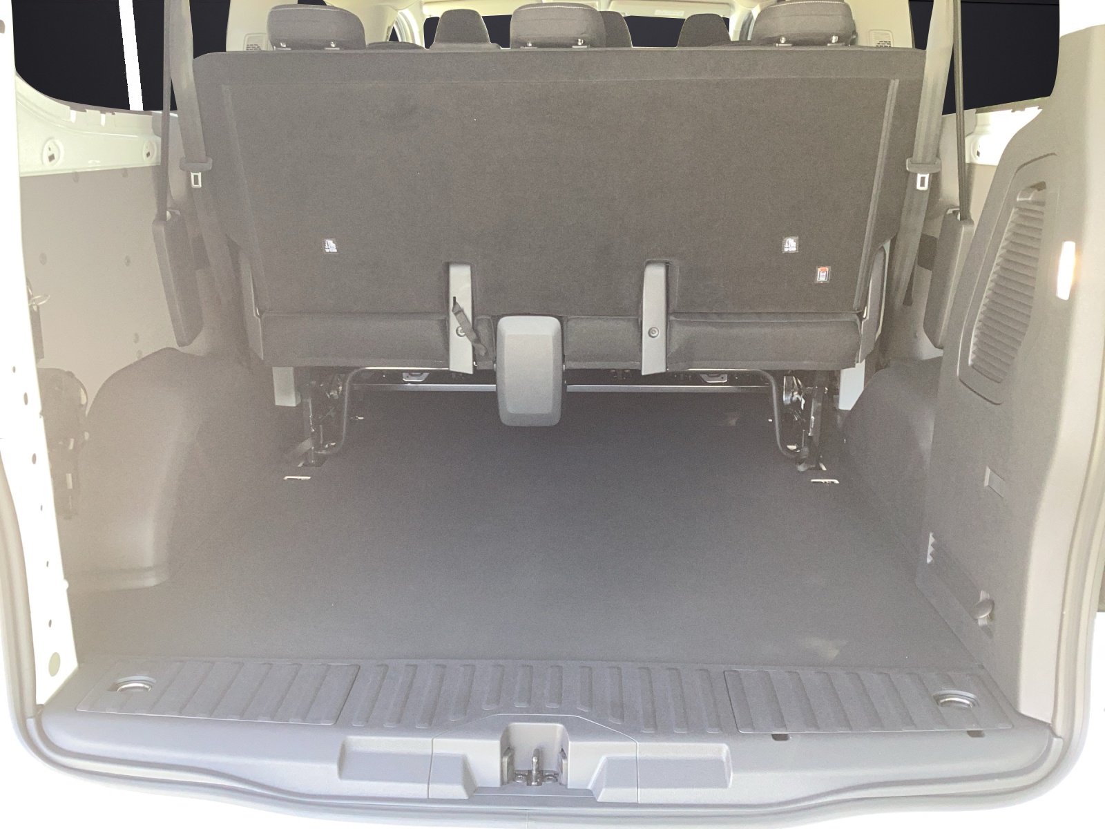 Fahrzeugabbildung Volkswagen T7 Transporter Kombi TDI 110 kW LR AHK KLIMA ASSISTENZP. PLUS