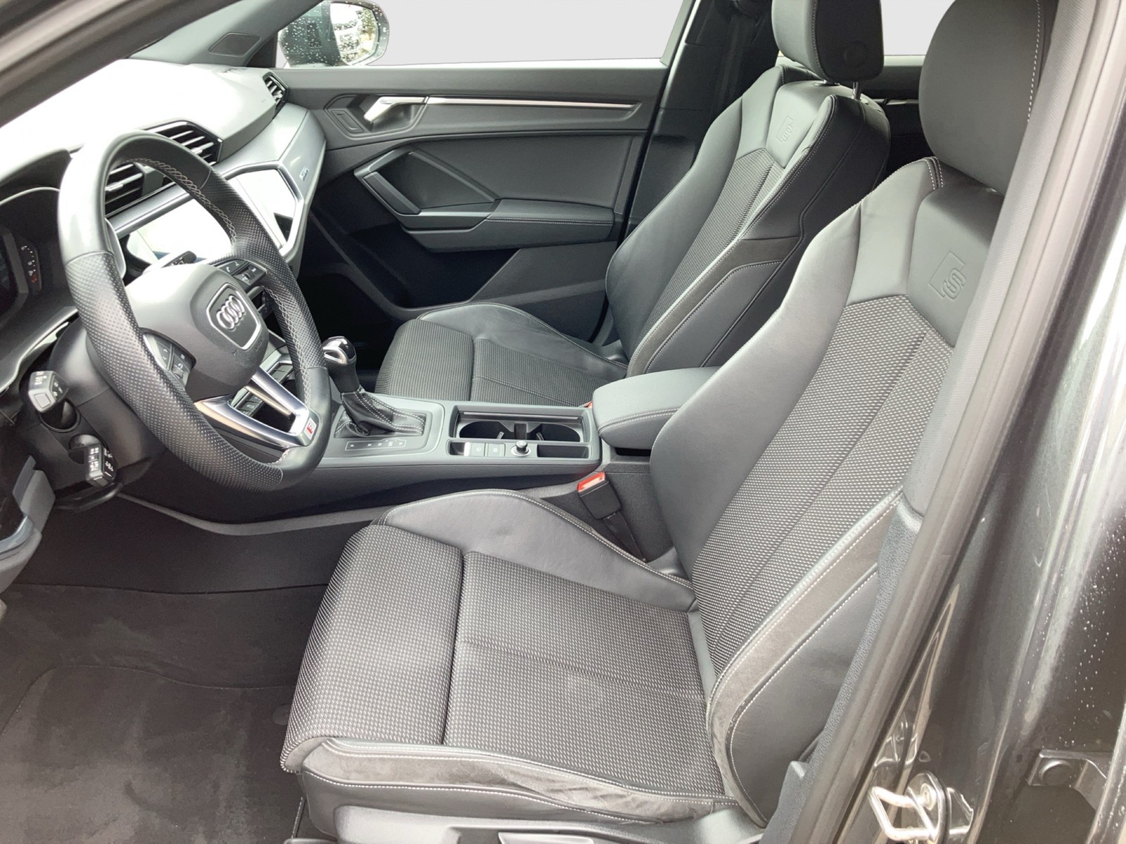 Fahrzeugabbildung Audi Q3 Sportback 45 TFSI quattro S line LED Navi ACC