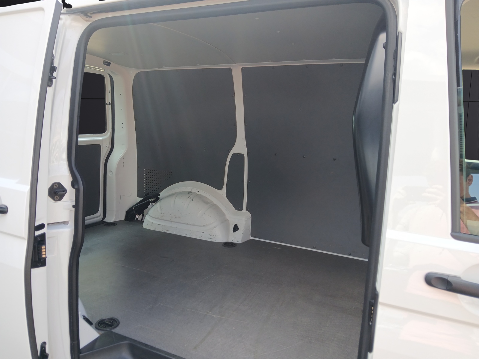 Fahrzeugabbildung Volkswagen T6 Transporter T6.1 TDI Kasten LED AHK RFK KLIMA SH