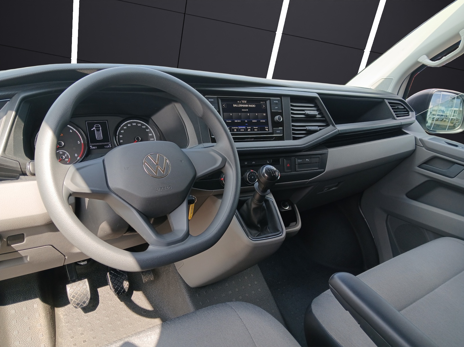 Fahrzeugabbildung Volkswagen T6 Transporter T6.1 TDI Kasten LED AHK RFK KLIMA SH