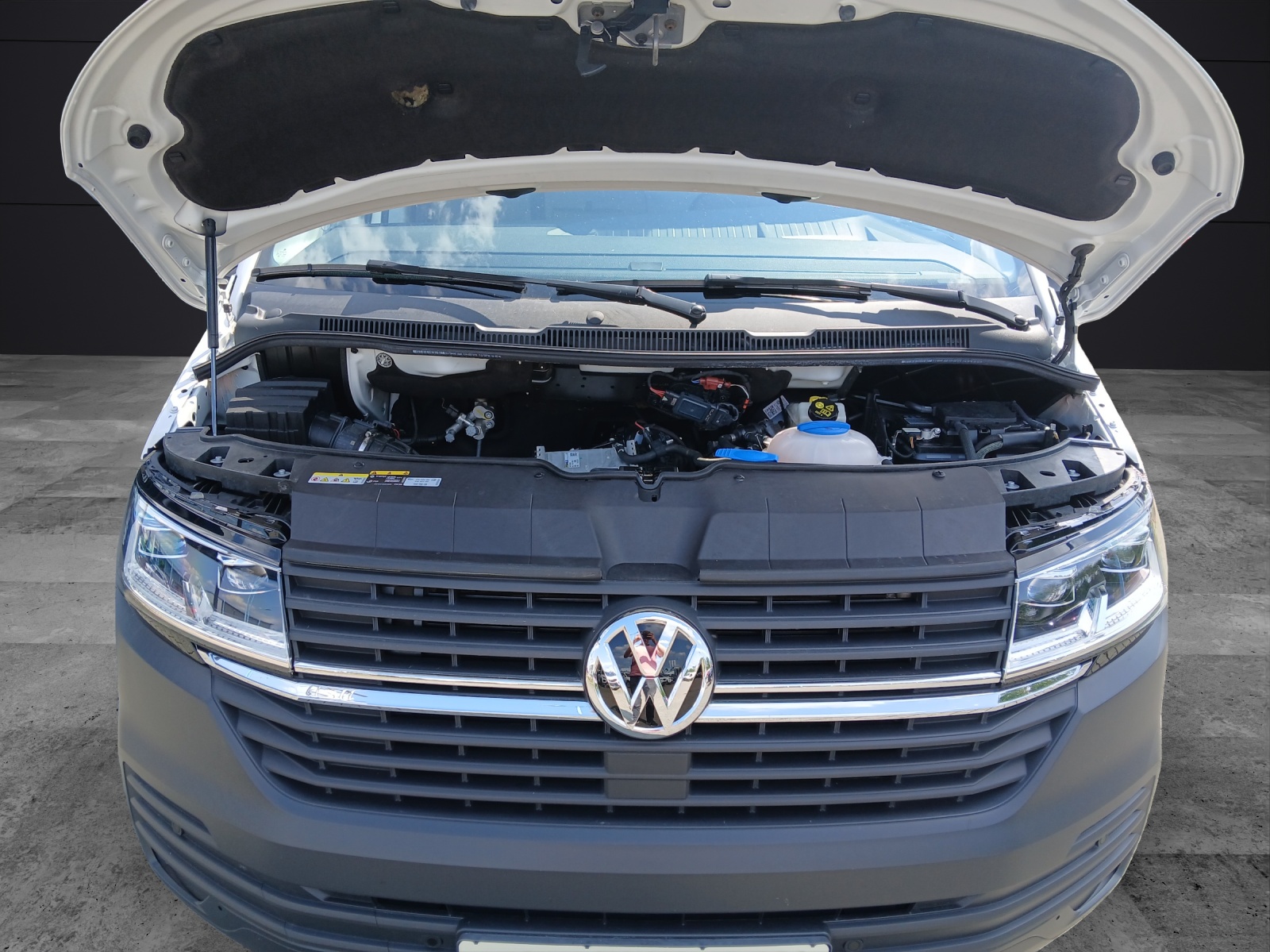 Fahrzeugabbildung Volkswagen T6 Transporter T6.1 TDI Kasten LED AHK RFK KLIMA SH