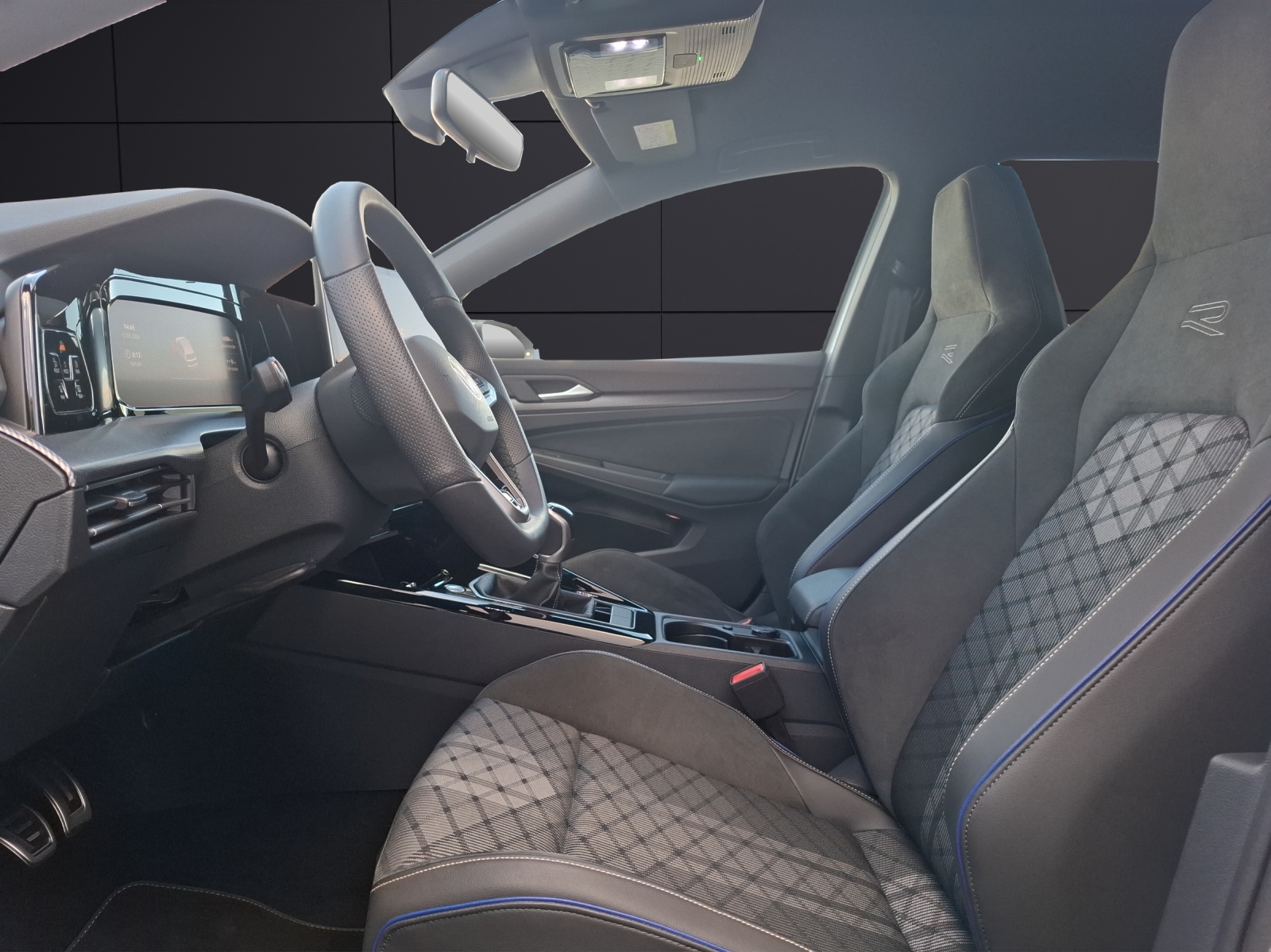 Fahrzeugabbildung Volkswagen Golf VIII TSI R-Line Standhzg. LEDplus APP H&K AID ACC RFK SH