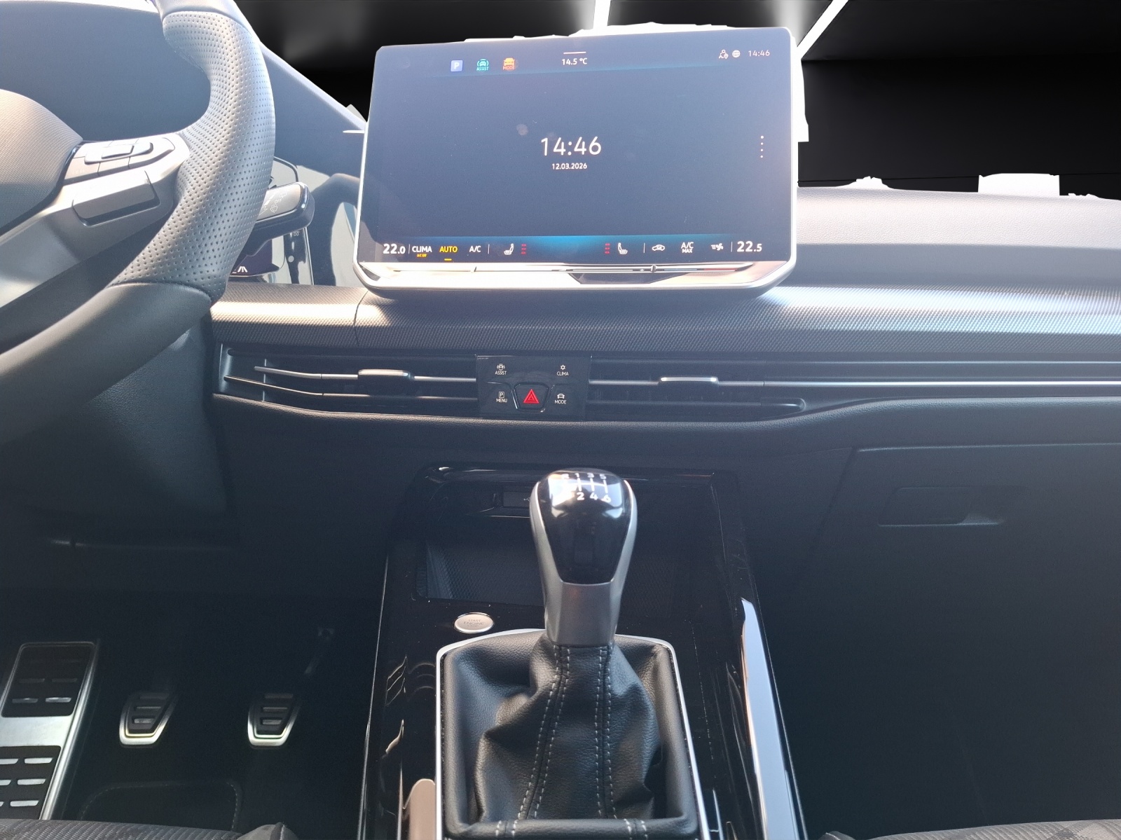 Fahrzeugabbildung Volkswagen Golf VIII TSI R-Line Standhzg. LEDplus APP H&K AID ACC RFK SH