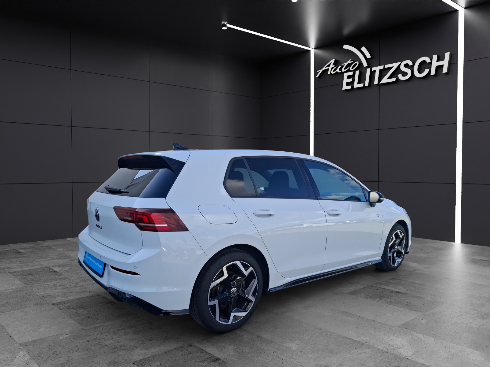 Fahrzeugabbildung Volkswagen Golf VIII TSI R-Line Standhzg. LEDplus APP H&K AID ACC RFK SH