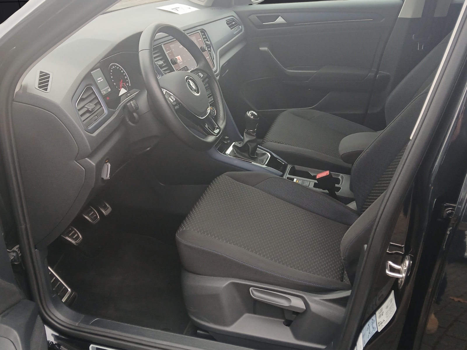 Fahrzeugabbildung Volkswagen T-Roc TSI United LED Navi ACC PDC SH 17