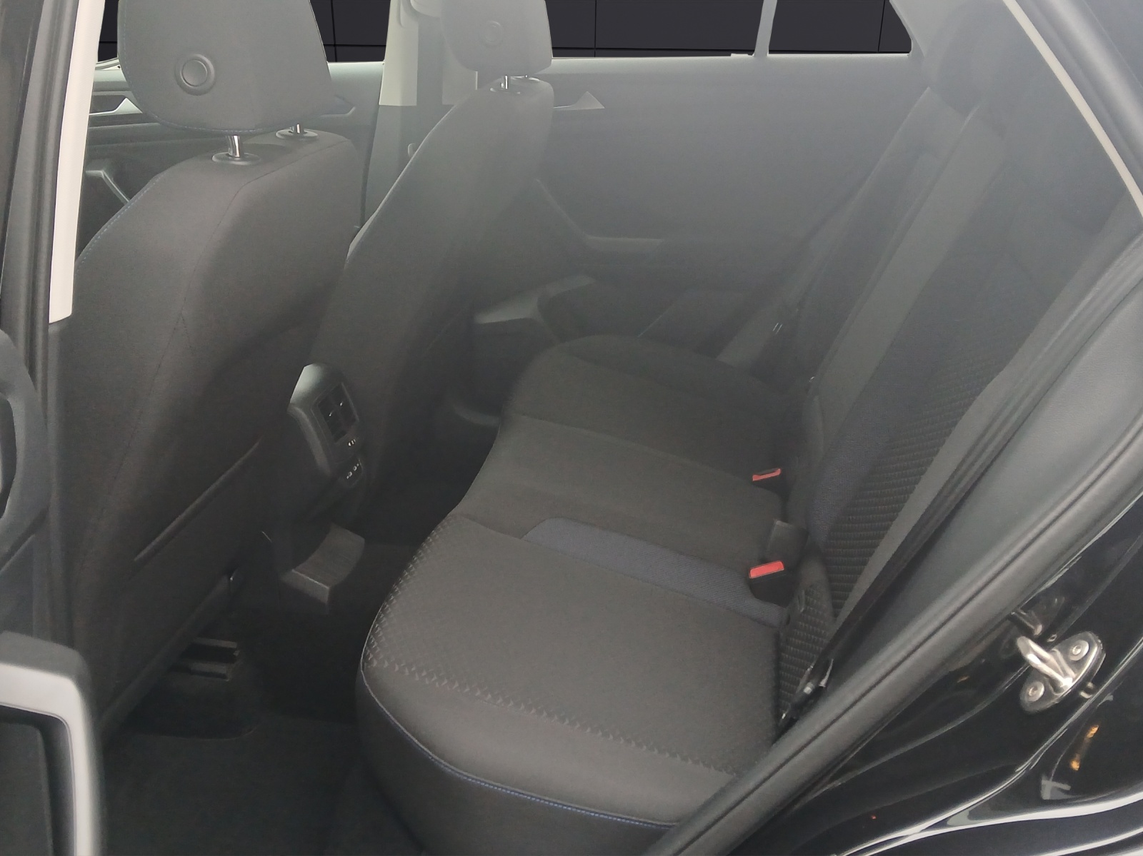 Fahrzeugabbildung Volkswagen T-Roc TSI United LED Navi ACC PDC SH 17