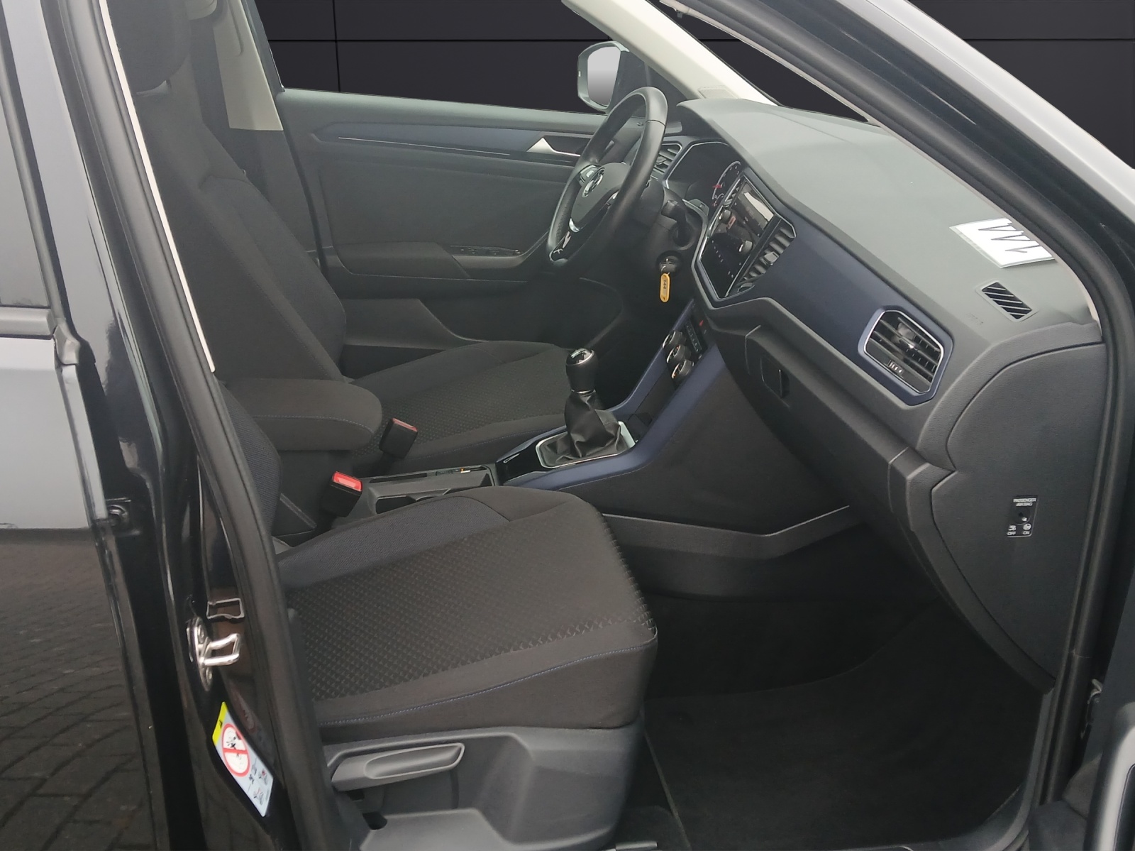 Fahrzeugabbildung Volkswagen T-Roc TSI United LED Navi ACC PDC SH 17