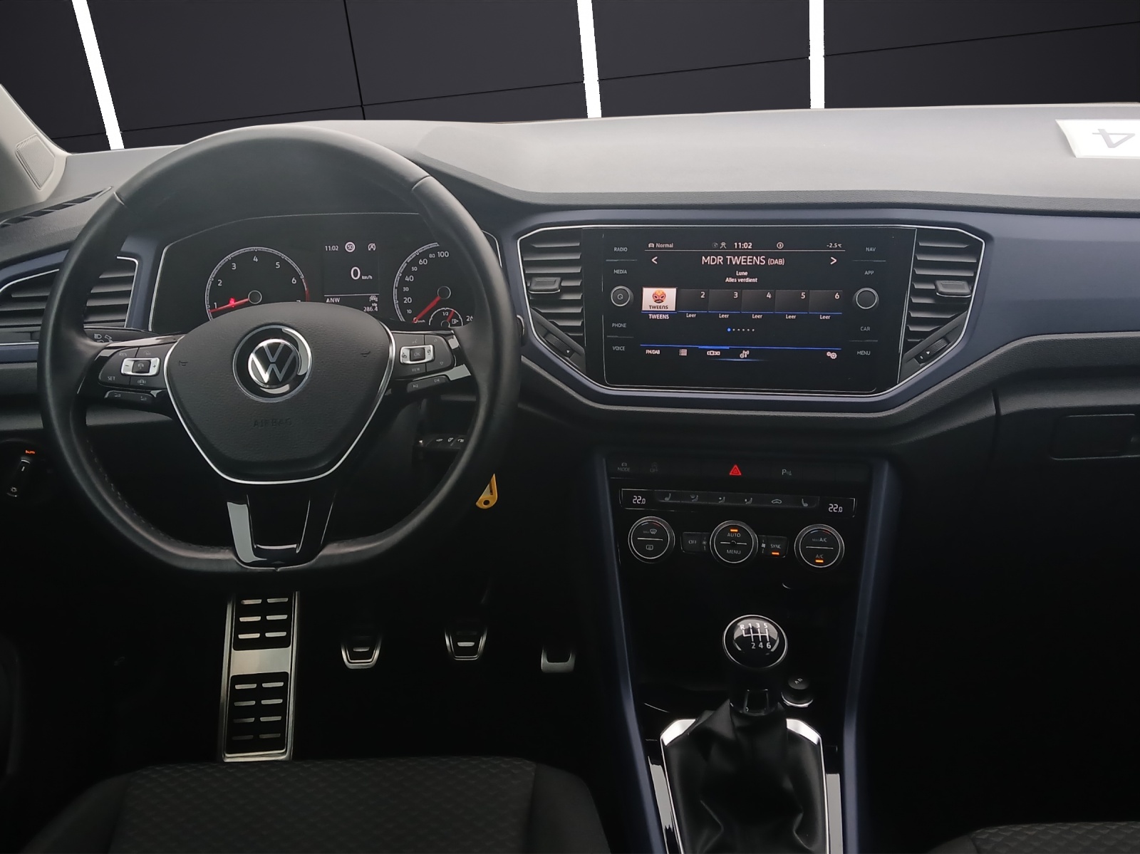 Fahrzeugabbildung Volkswagen T-Roc TSI United LED Navi ACC PDC SH 17