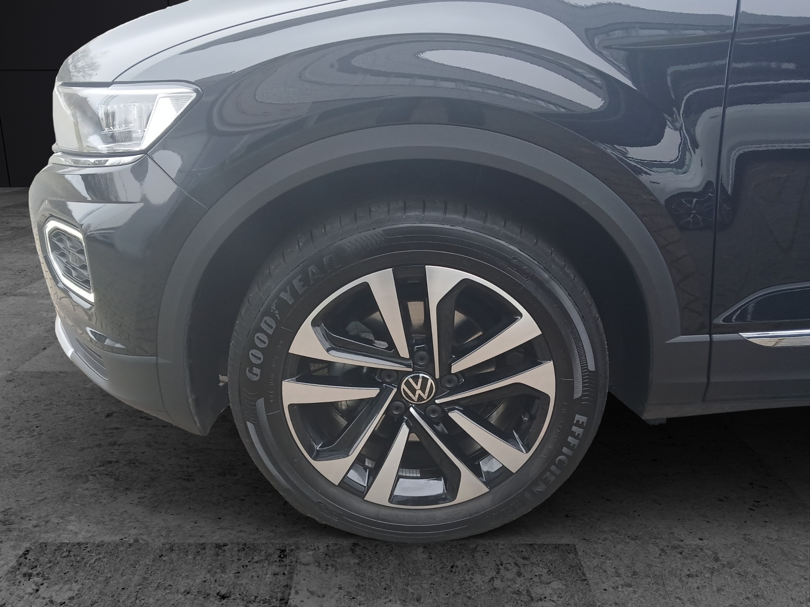 Fahrzeugabbildung Volkswagen T-Roc TSI United LED Navi ACC PDC SH 17