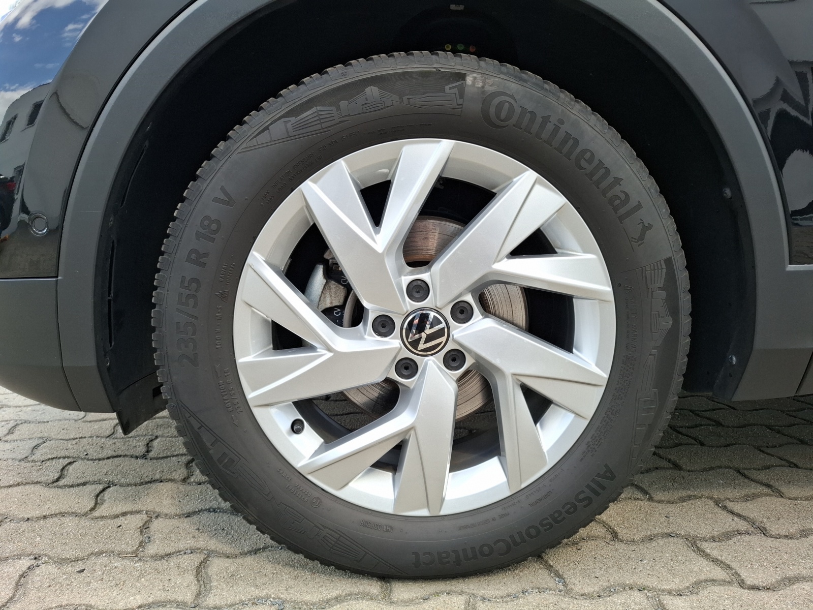 Fahrzeugabbildung Volkswagen Tiguan TDI Elegance DSG Matrix Navi AID ACC PDC SH LM