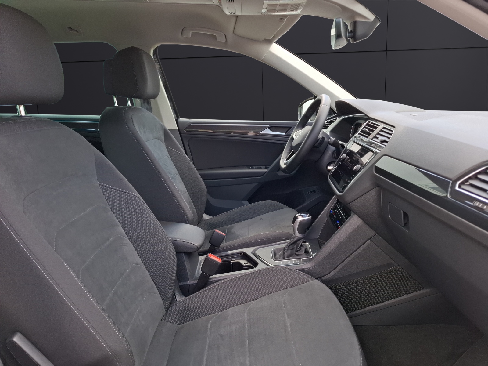 Fahrzeugabbildung Volkswagen Tiguan TDI Elegance DSG Matrix Navi AID ACC PDC SH LM