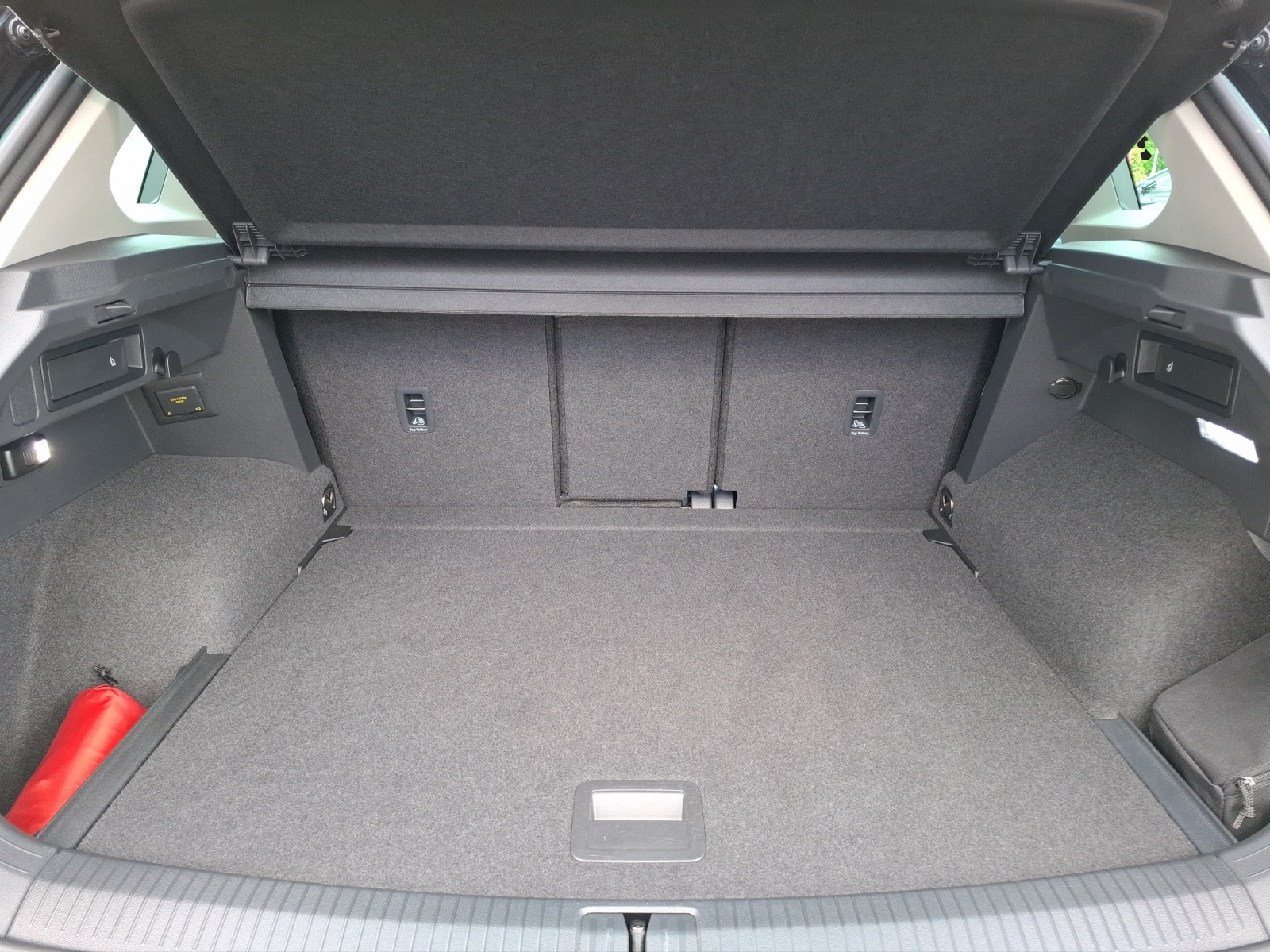 Fahrzeugabbildung Volkswagen Tiguan TDI Elegance DSG Matrix Navi AID ACC PDC SH LM