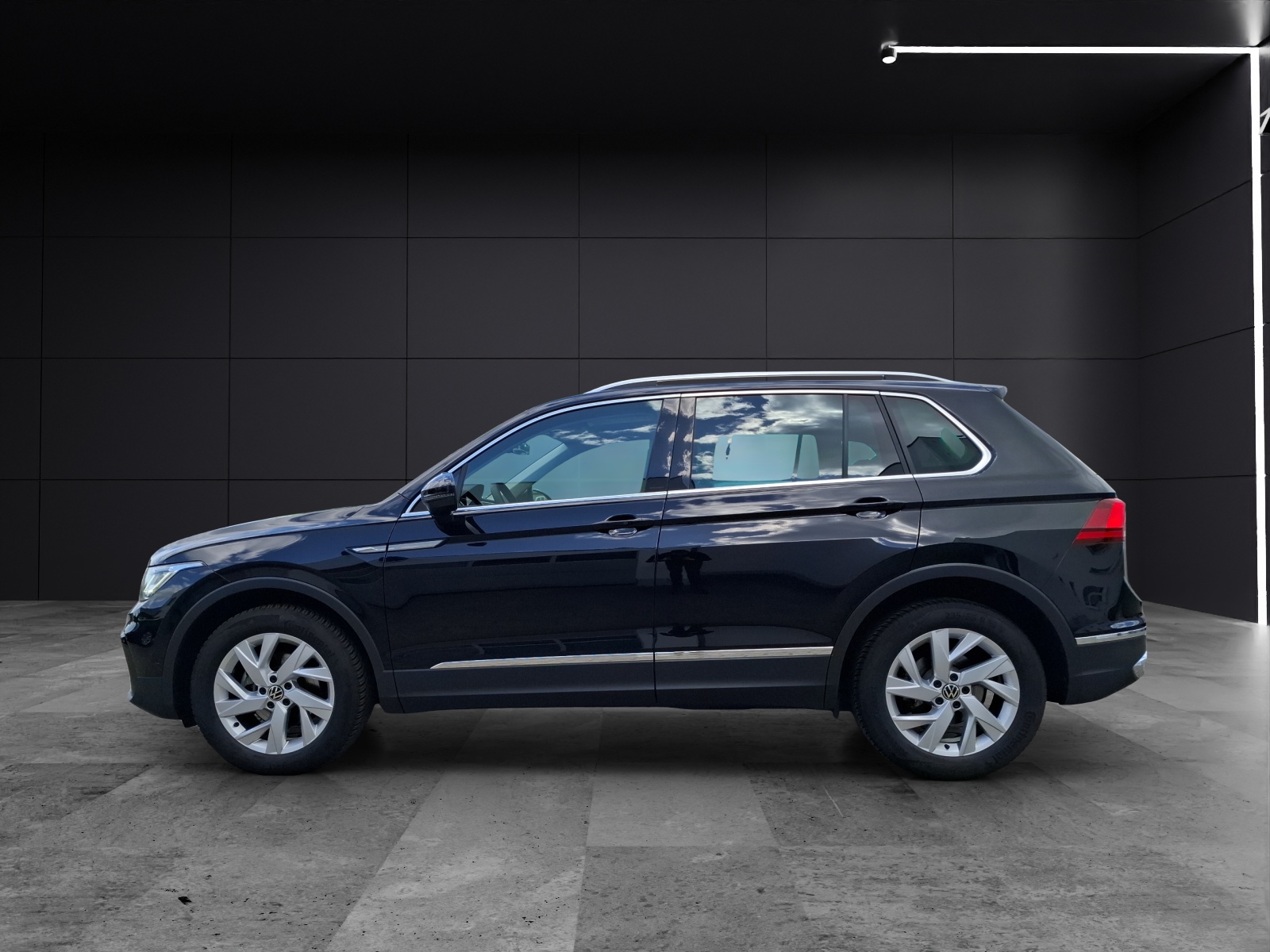 Fahrzeugabbildung Volkswagen Tiguan TDI Elegance DSG Matrix Navi AID ACC PDC SH LM