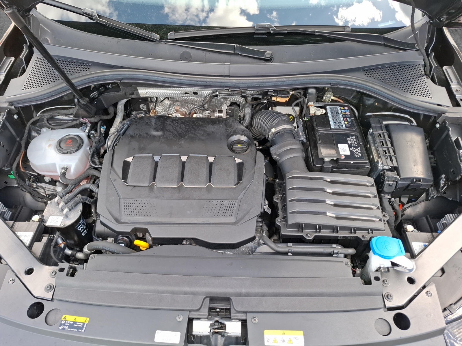 Fahrzeugabbildung Volkswagen Tiguan TDI Elegance DSG Matrix Navi AID ACC PDC SH LM