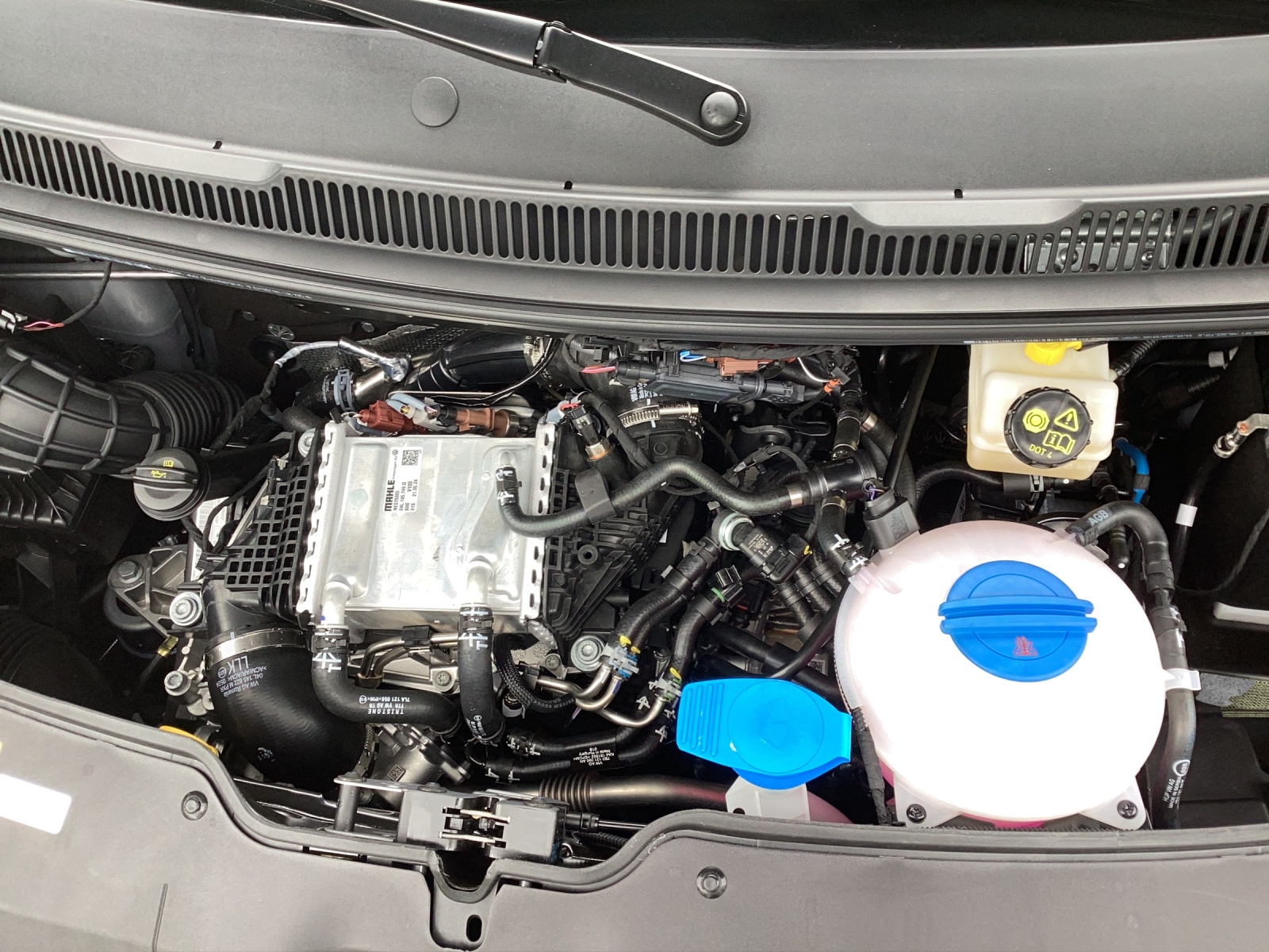 Fahrzeugabbildung Volkswagen T6 Kombi T6.1 TDI 9 Sitze LR LED SITZH. REAR VIEW PDK VORB.
