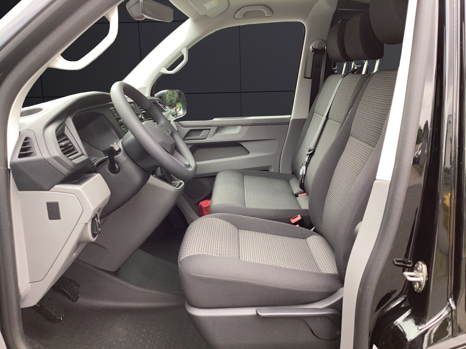 Fahrzeugabbildung Volkswagen T6 Kombi T6.1 TDI 9 Sitze LR LED SITZH. REAR VIEW PDK VORB.