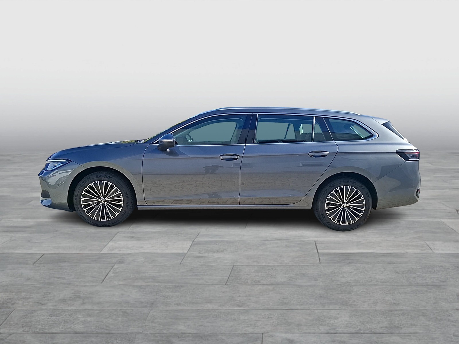 Fahrzeugabbildung Volkswagen Passat Variant TDI Elegance DSG Matrix AHK Navi HUD AID ACC RFK SH