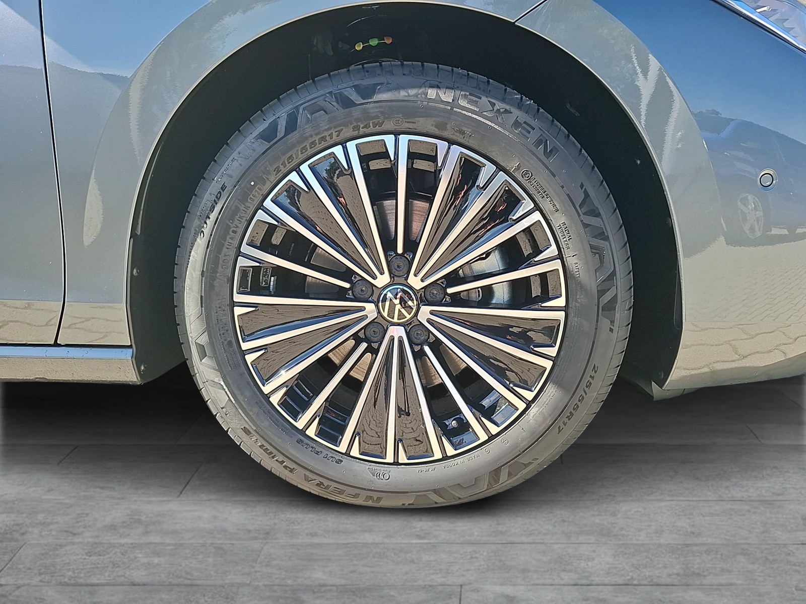 Fahrzeugabbildung Volkswagen Passat Variant TDI Elegance DSG Matrix AHK Navi HUD AID ACC RFK SH