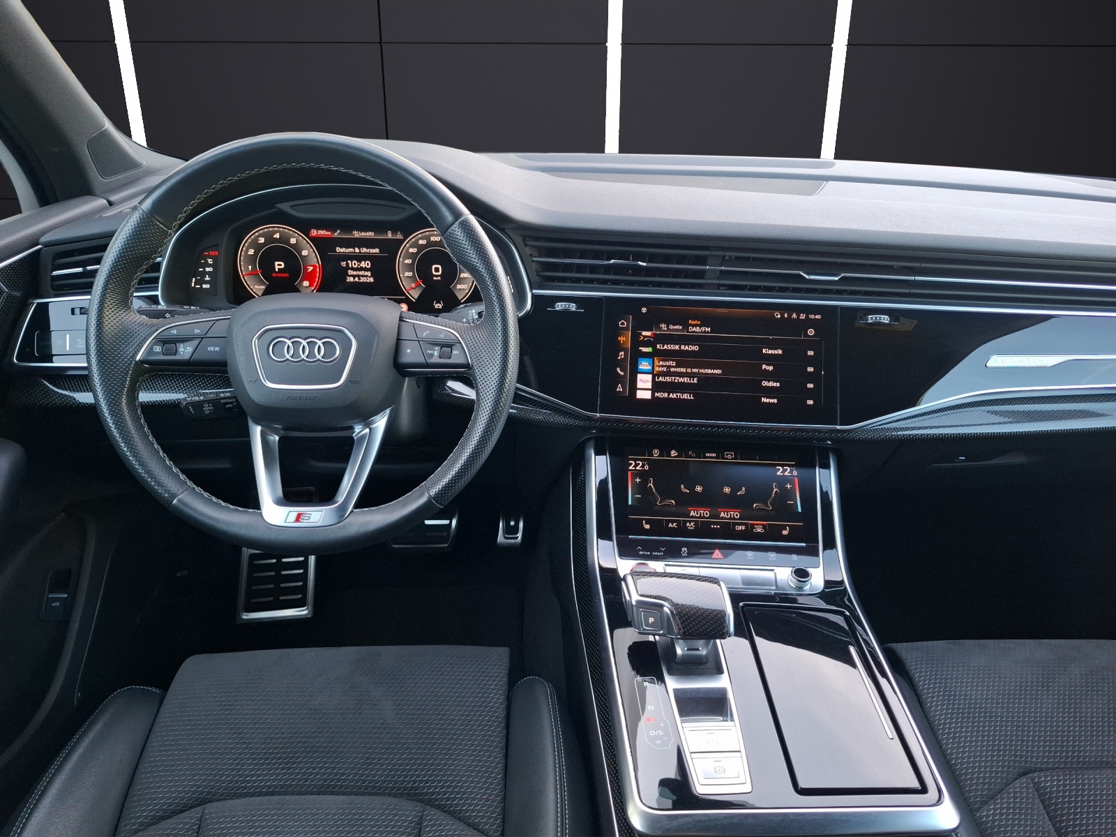 Fahrzeugabbildung Audi SQ7 4.0 TFSI comp. plus Matrix Standhzg Navi Luft AVC ACC B&O 21