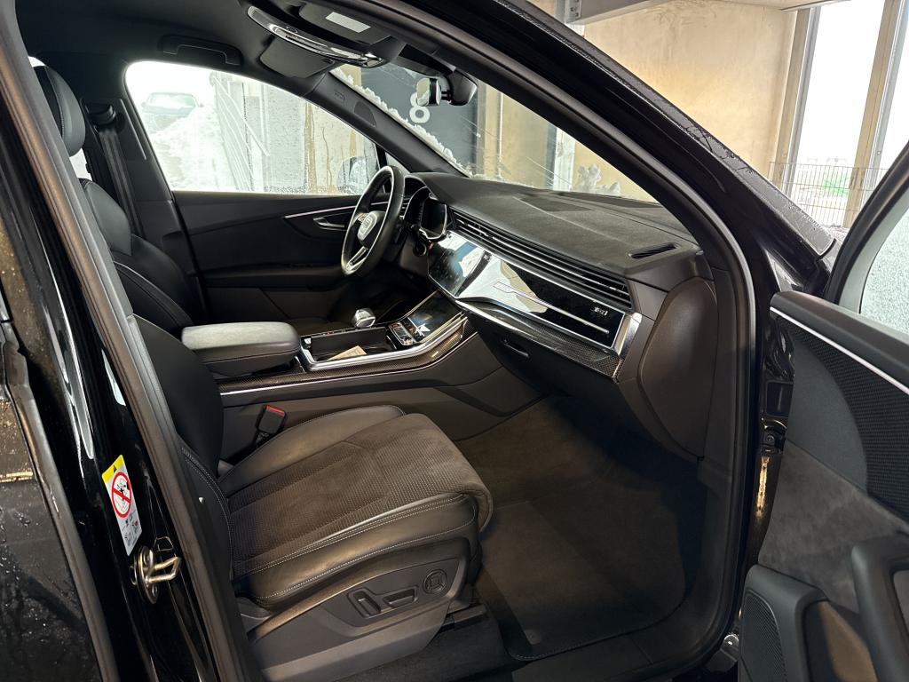 Fahrzeugabbildung Audi SQ7 4.0 TFSI competition plus quattro Matrix Standhzg Navi Luft AVC ACC B&O 21