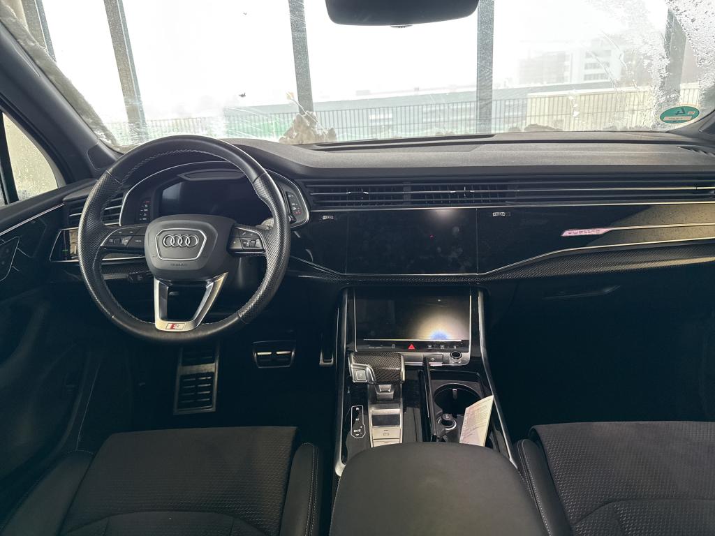 Fahrzeugabbildung Audi SQ7 4.0 TFSI competition plus quattro Matrix Standhzg Navi Luft AVC ACC B&O 21