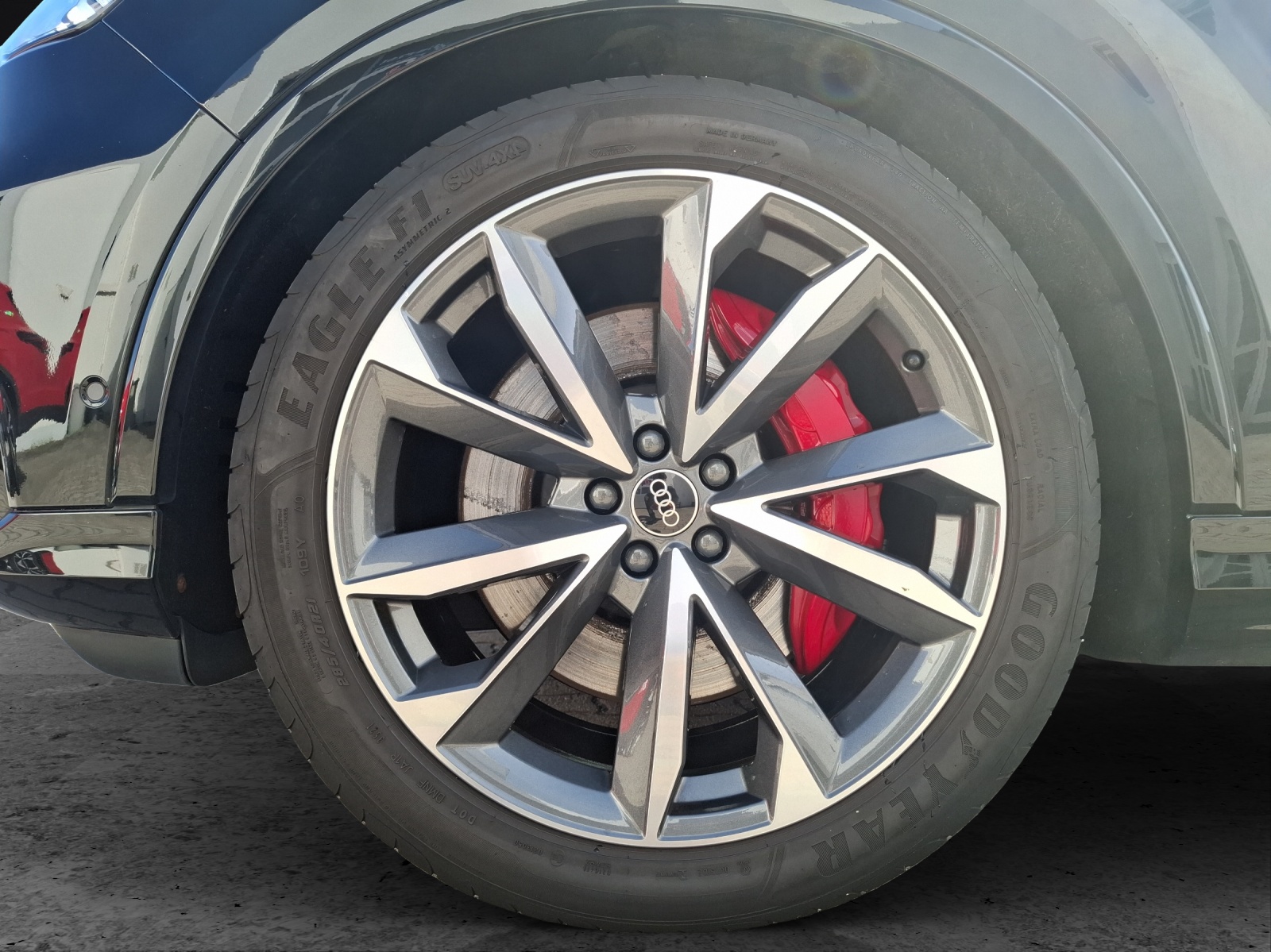 Fahrzeugabbildung Audi SQ7 4.0 TFSI comp. plus Matrix Standhzg Navi Luft AVC ACC B&O 21