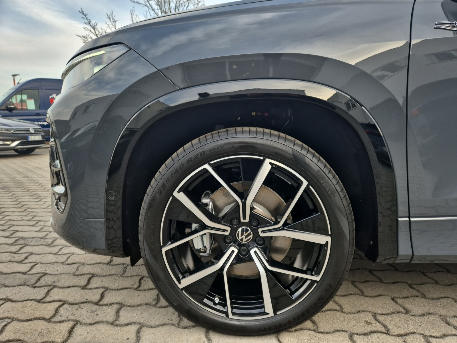 Fahrzeugabbildung Volkswagen Tayron 2.0 TDI 4M R-Line AHK PANO IQ-LED NAVI