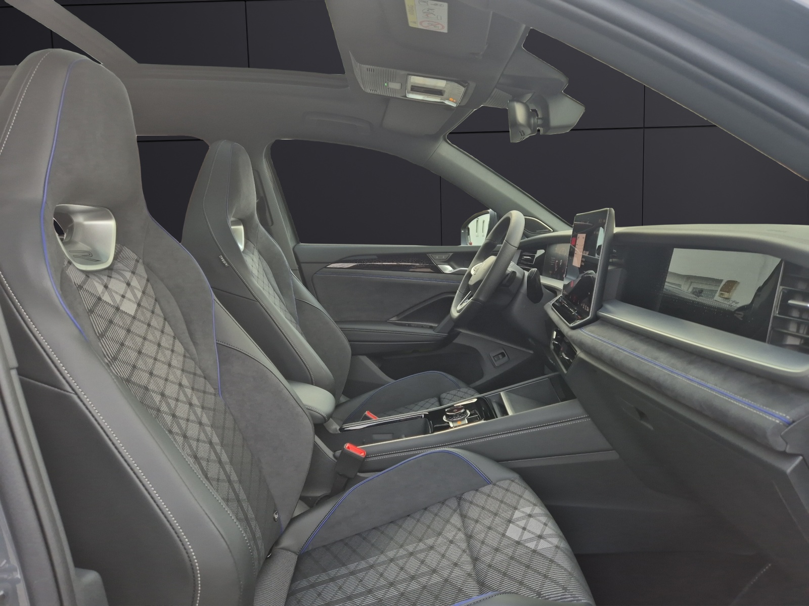 Fahrzeugabbildung Volkswagen Tayron 2.0 TDI 4M R-Line AHK PANO IQ-LED NAVI